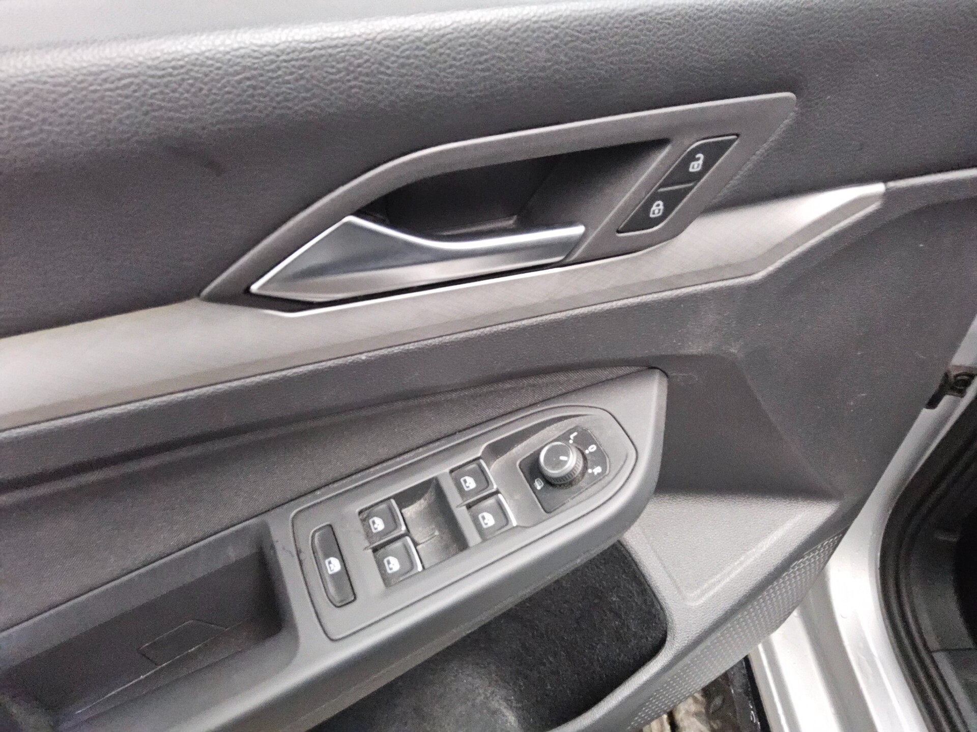 Volkswagen Golf-8 Var. 2.0 TDI Life Navi LED AID ACC Shz 10