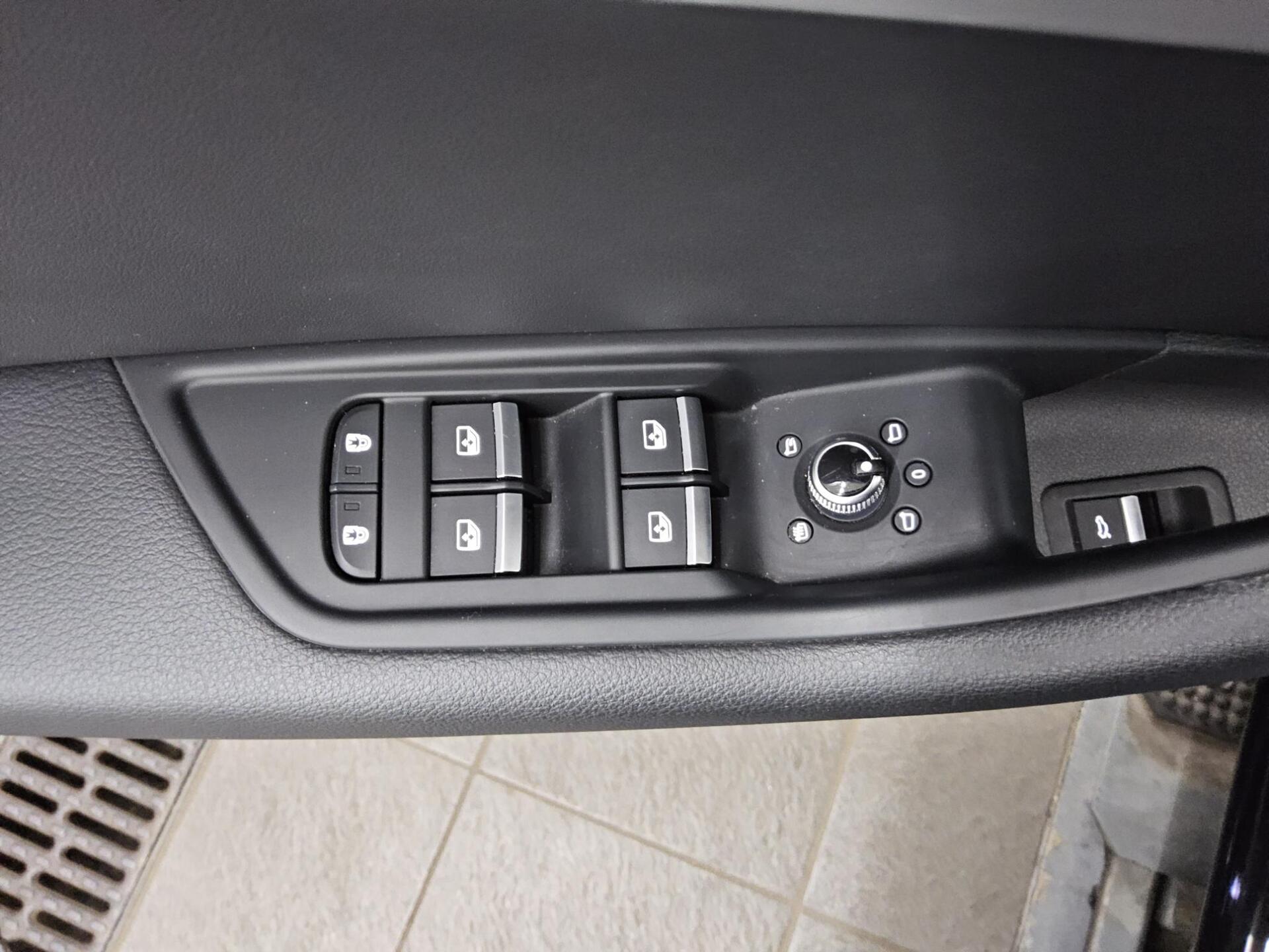 Audi A4 Avant 35 TFSI S-Line Leder Navi LED Sound RFK 9