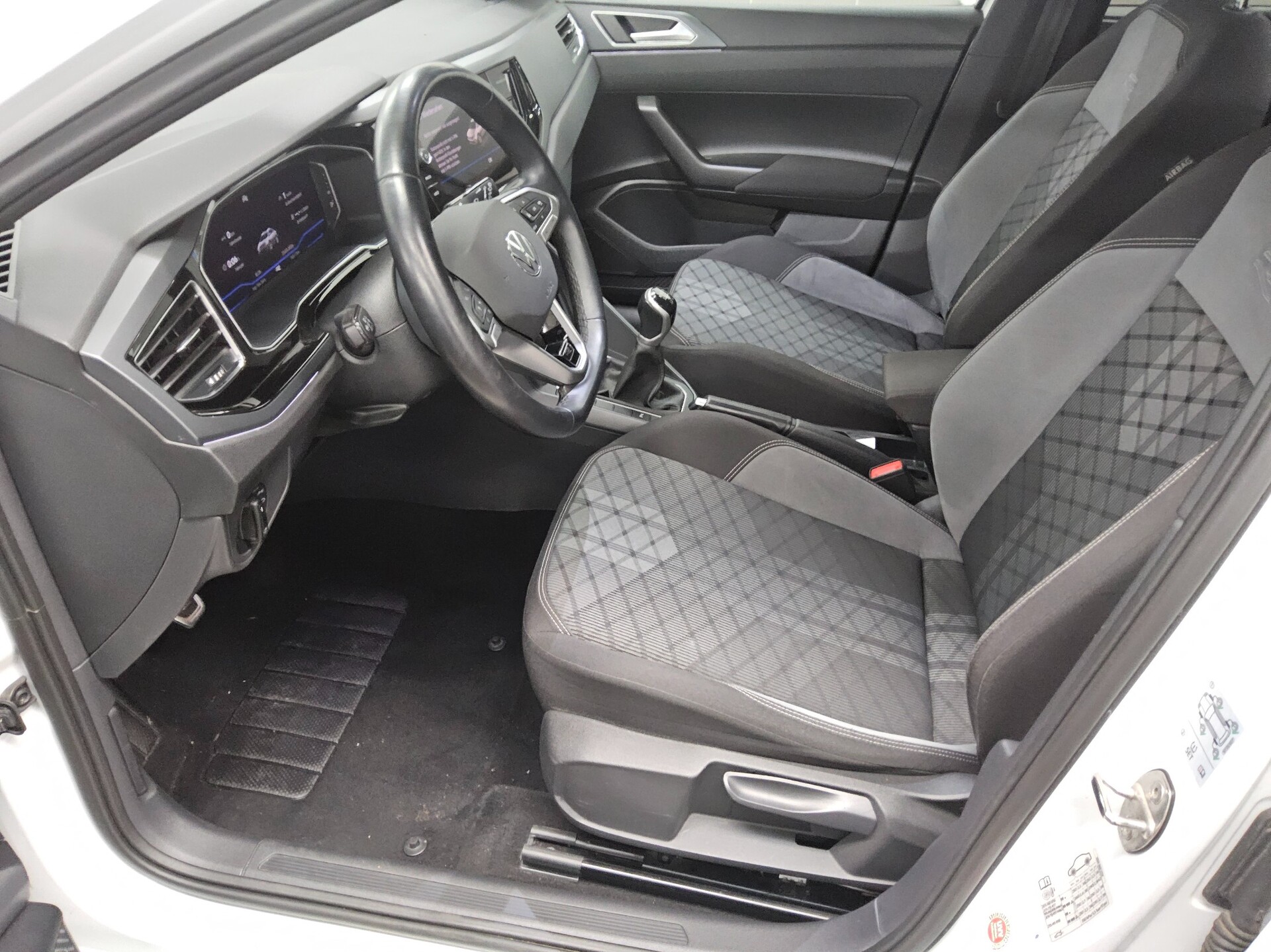 Volkswagen Taigo 1.0 TSI R-Line Navi LED AID RfK ACC PDC 9