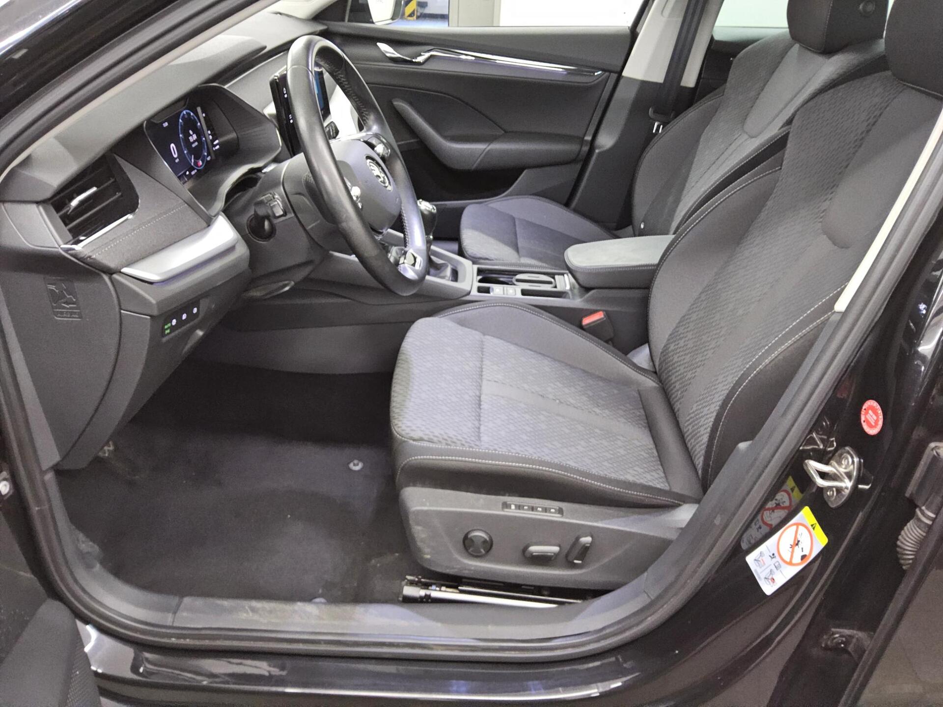 Skoda Octavia Kombi 2.0 TDI Style LED virtual AHK 9