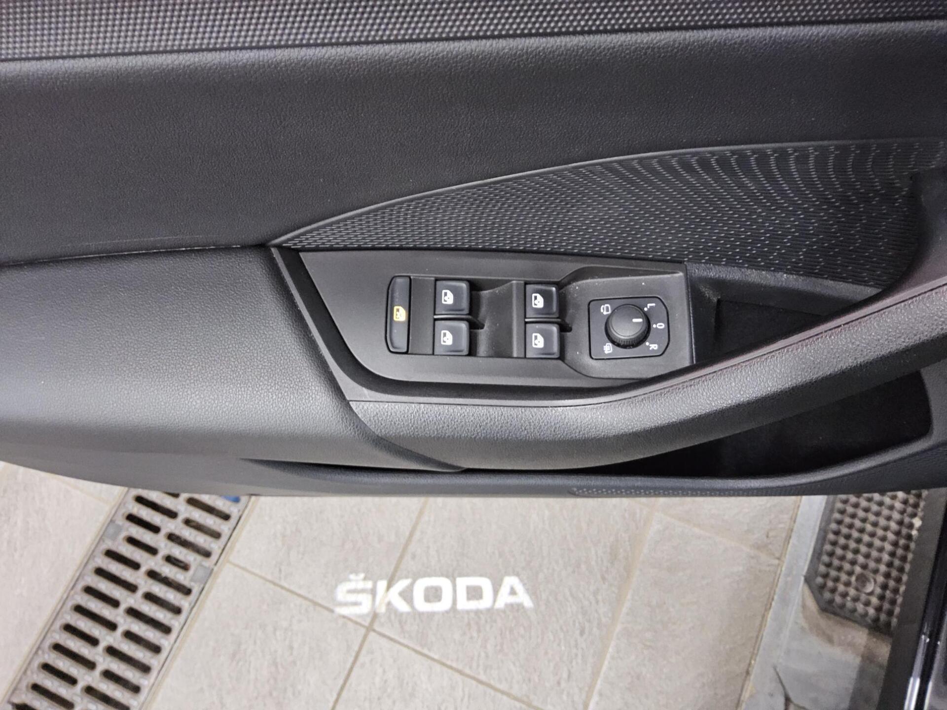 Skoda Octavia Kombi 2.0 TDI Style LED virtual AHK 10