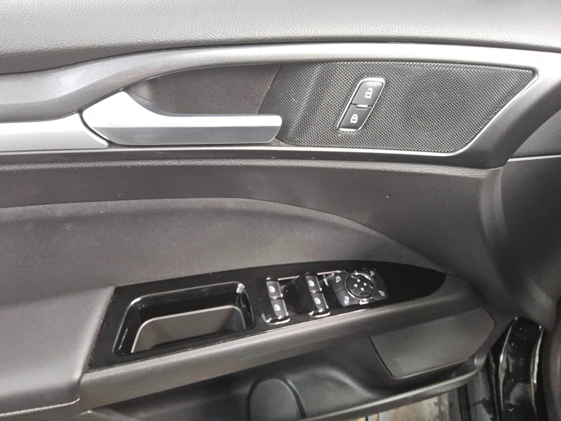 Ford Mondeo Turnier 2.0 EB Trend Navi Pano RfK AHK 9