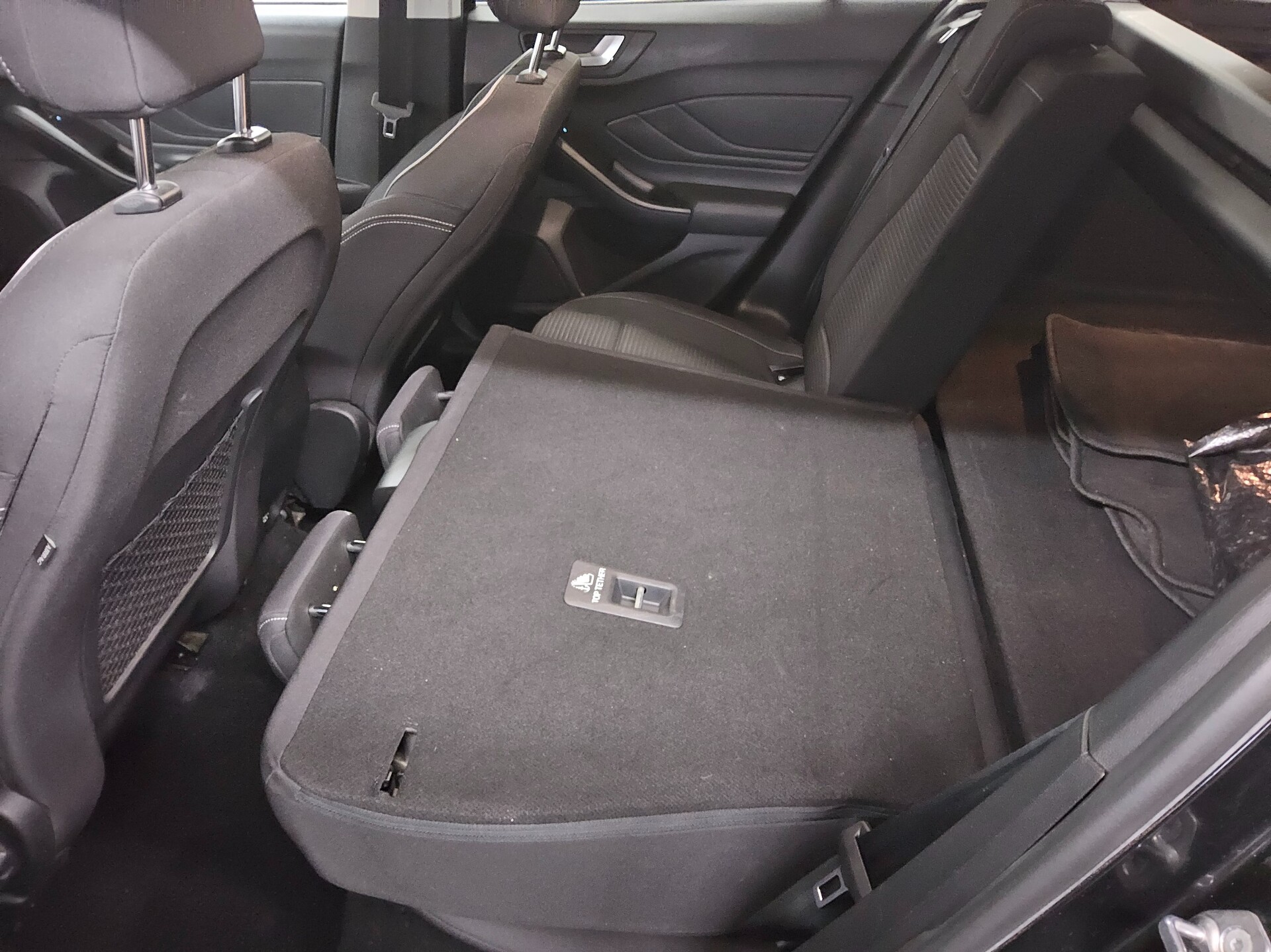 Ford Focus Turnier 2.0 EB Titanium Navi LED RFK SHZ 12