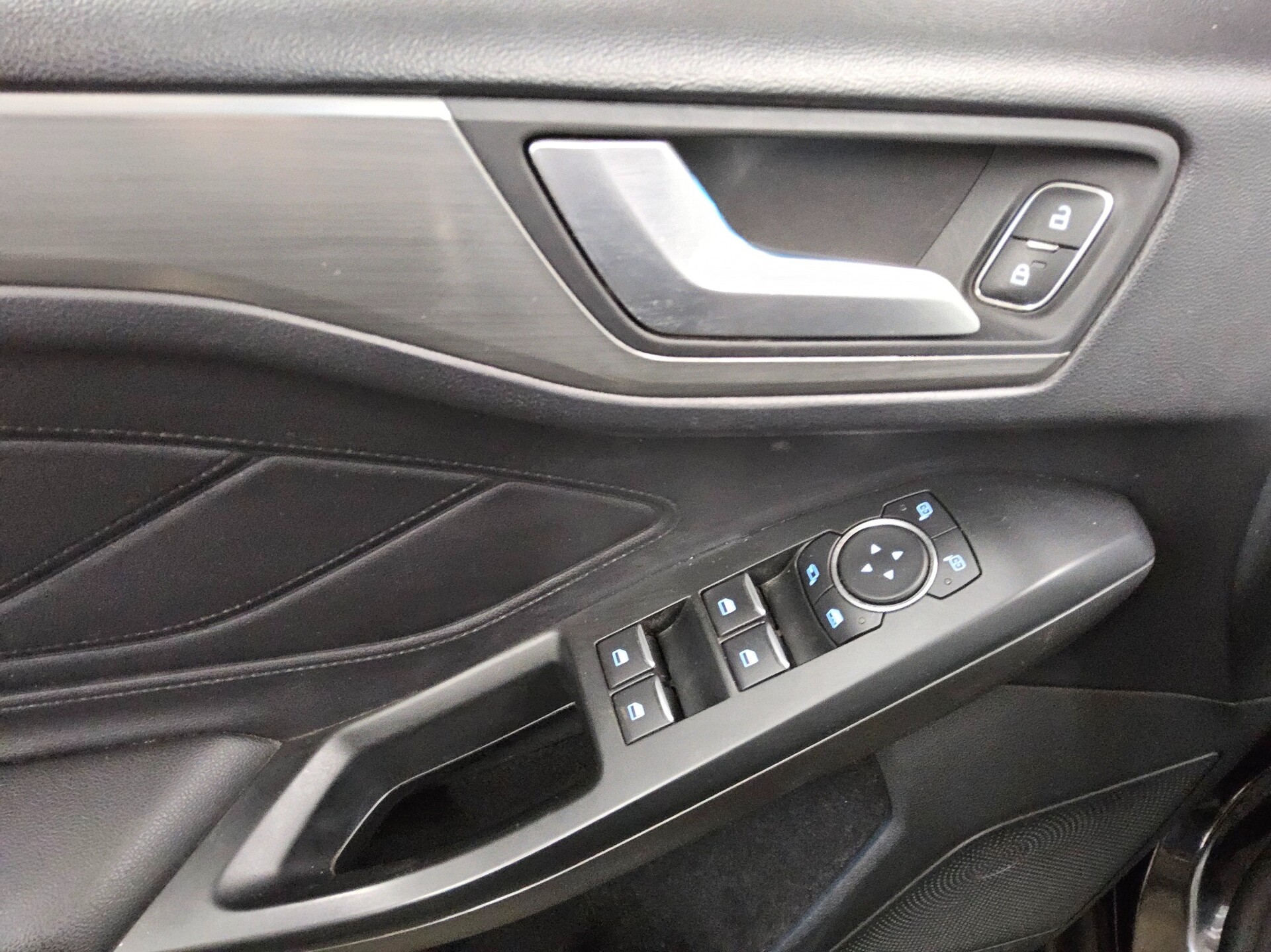 Ford Focus Turnier 2.0 EB Titanium Navi LED RFK SHZ 9