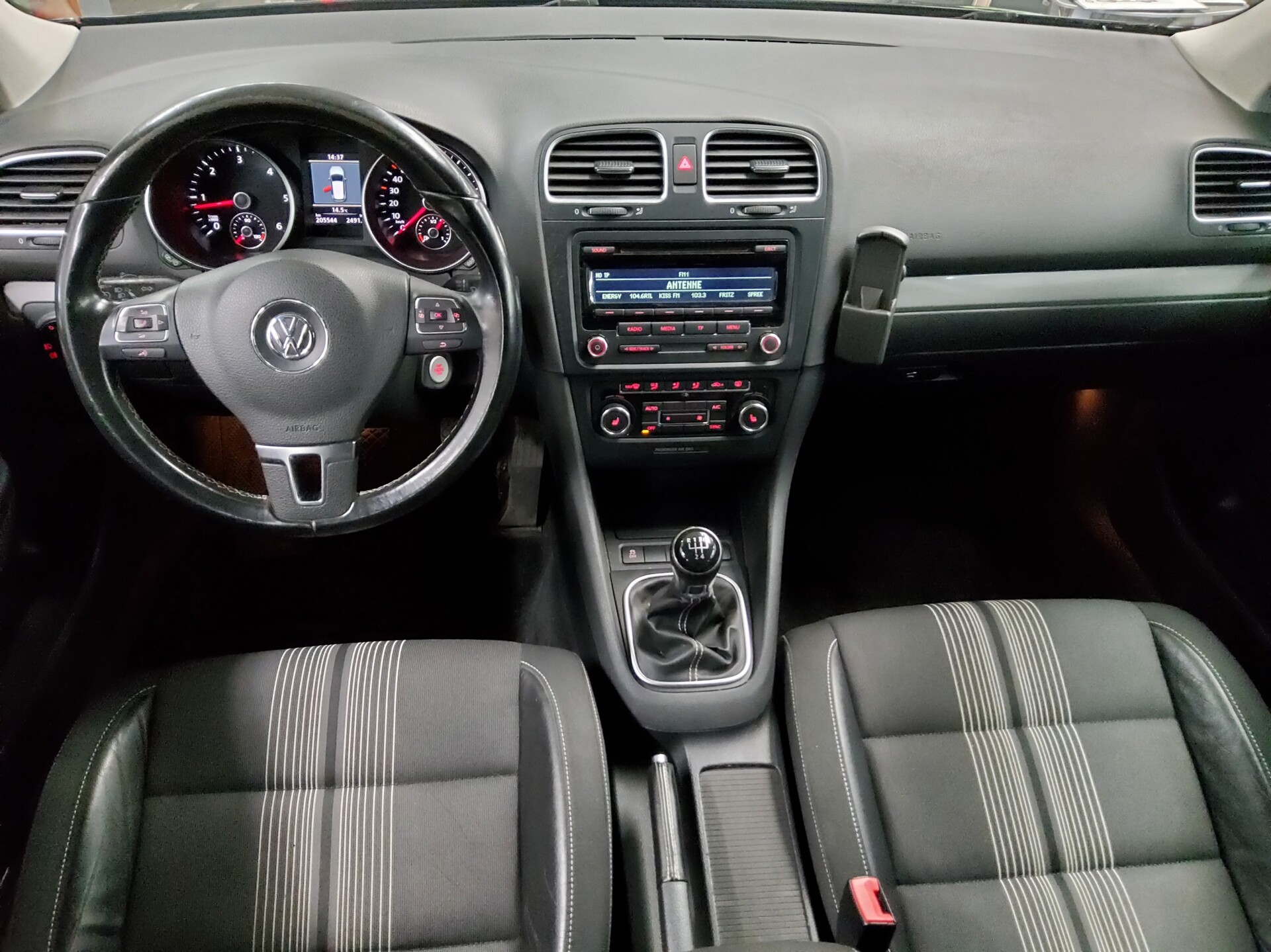 Volkswagen Golf-6 Var. 1.6 TDI Match T-Leder PDC Tempomat 5