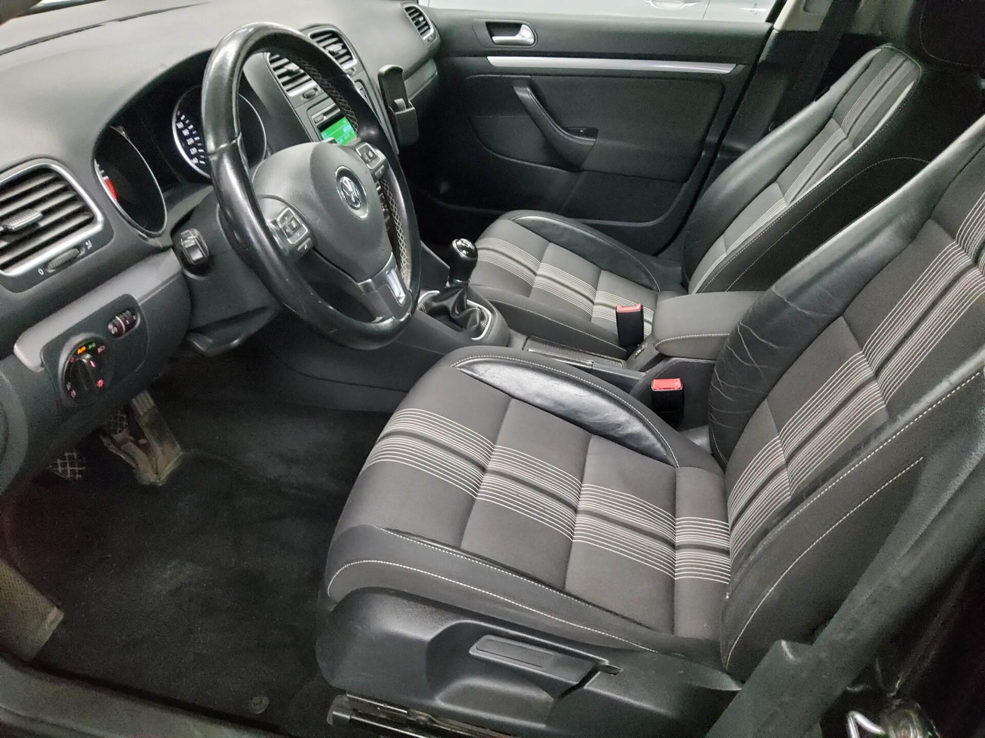 Volkswagen Golf-6 Var. 1.6 TDI Match T-Leder PDC Tempomat 8