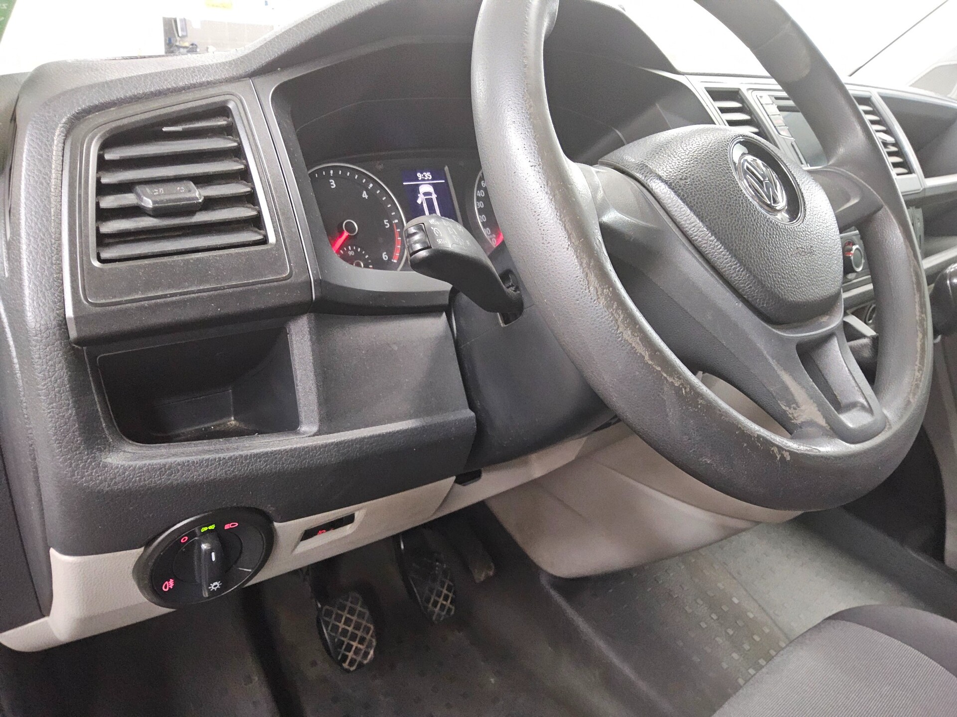 Volkswagen T6 Transporter 2.0 TDI 3-Sitzer Navi AHK PDC 9