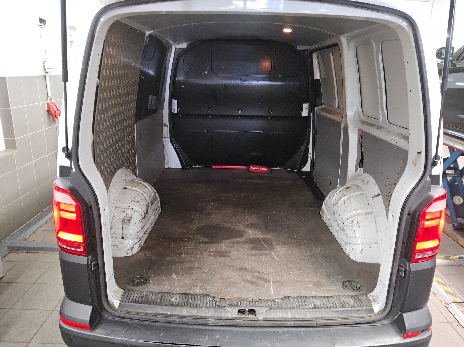 Volkswagen T6 Transporter 2.0 TDI 3-Sitzer Navi AHK PDC 10