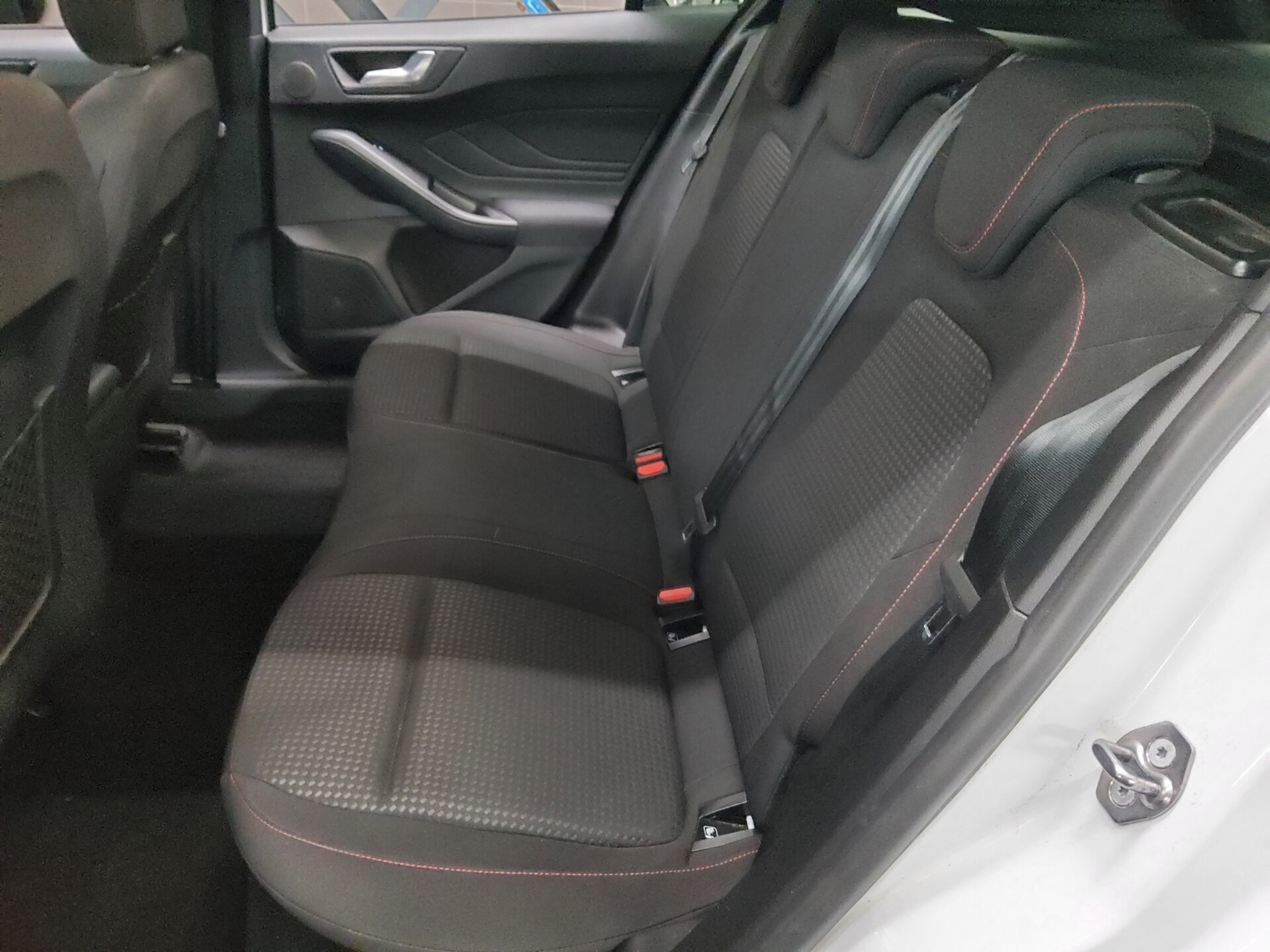 Ford Focus Turnier 2.0 EB ST-Line Navi LED RfK B&O 13