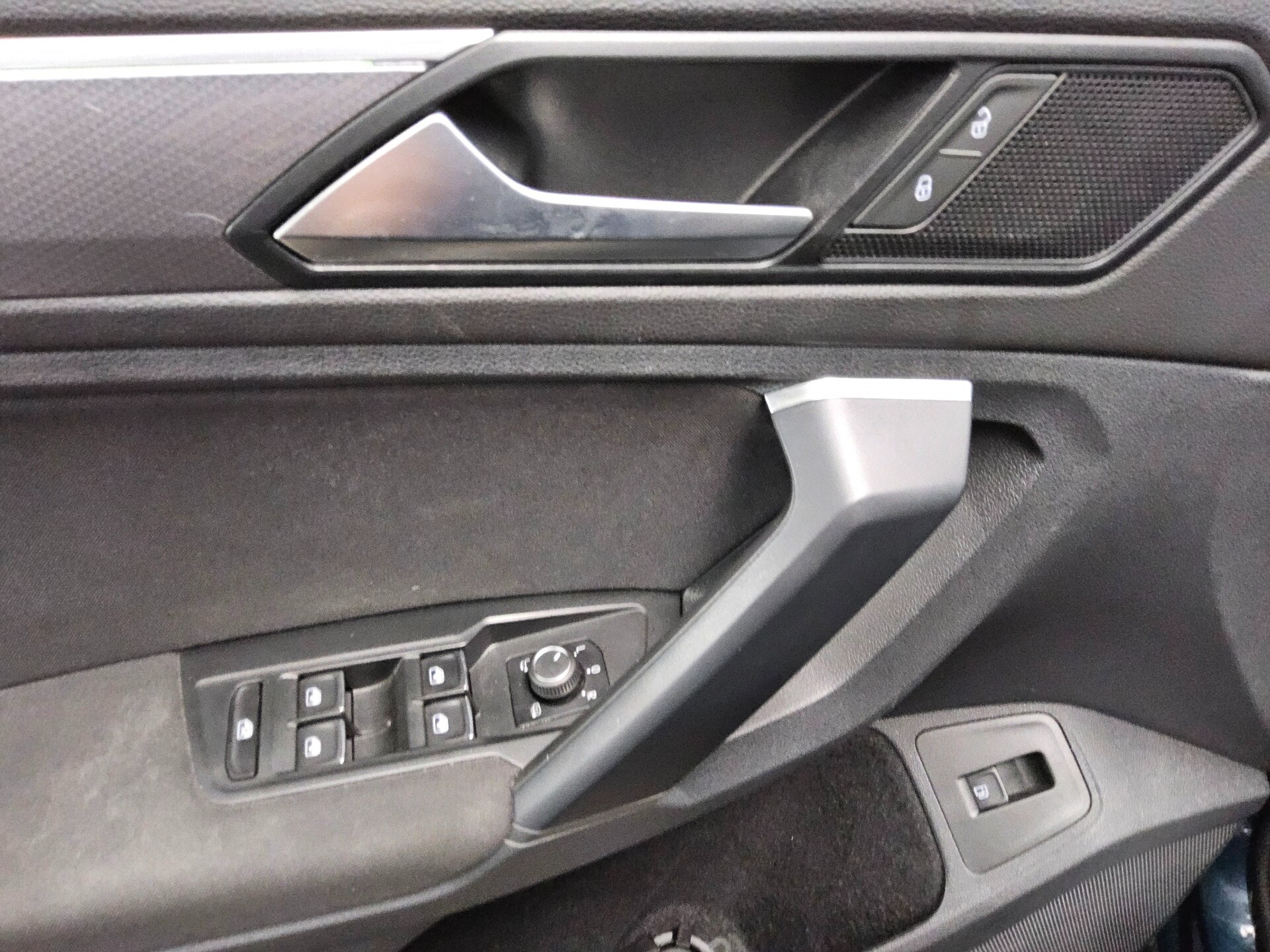 Volkswagen Tiguan 1.4 TSI eHybrid Active Navi AHK DC LED 10