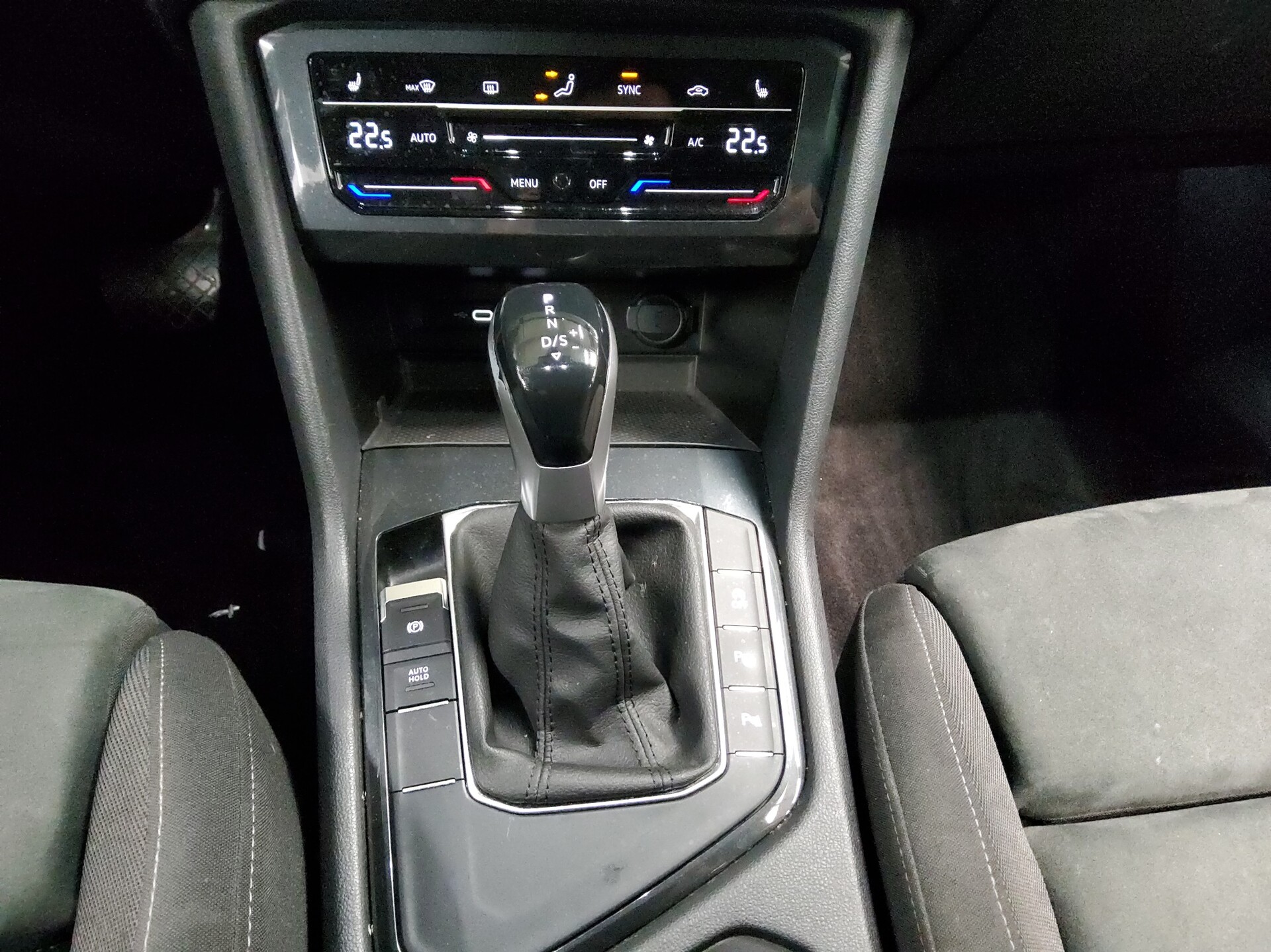 Volkswagen Tiguan 2.0 TDI Life Navi LED AID ACC PDC Shz 6