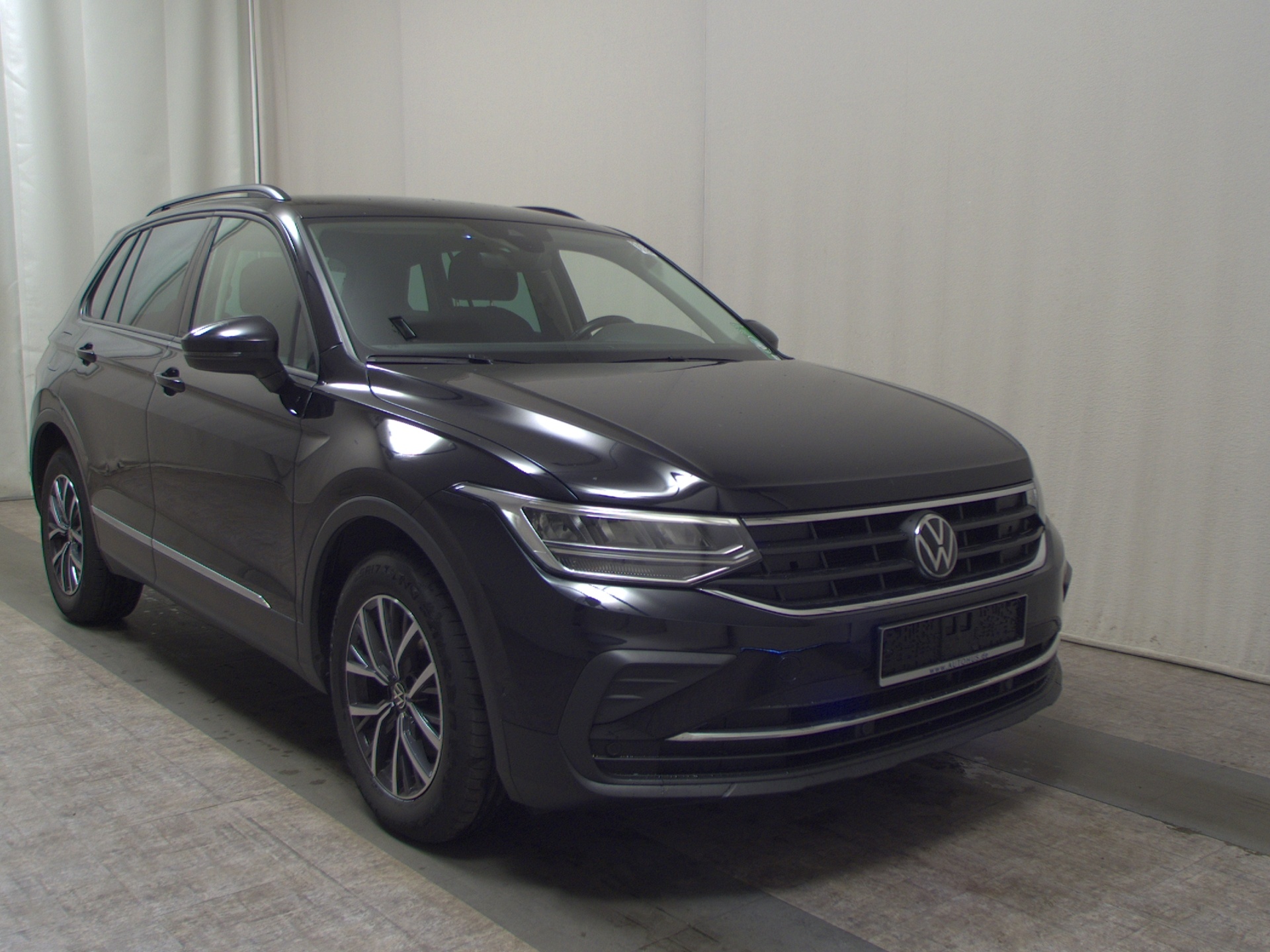 Volkswagen Tiguan 2.0 TDI Life Navi LED AID ACC PDC Shz 3