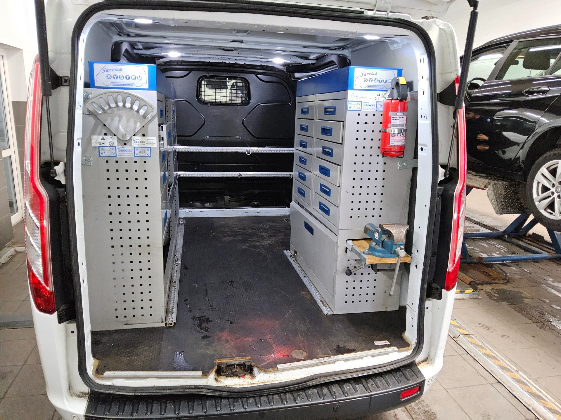 Ford Transit Custom 2.0 TDCi Trend 3-Sitze Regale Nav 11