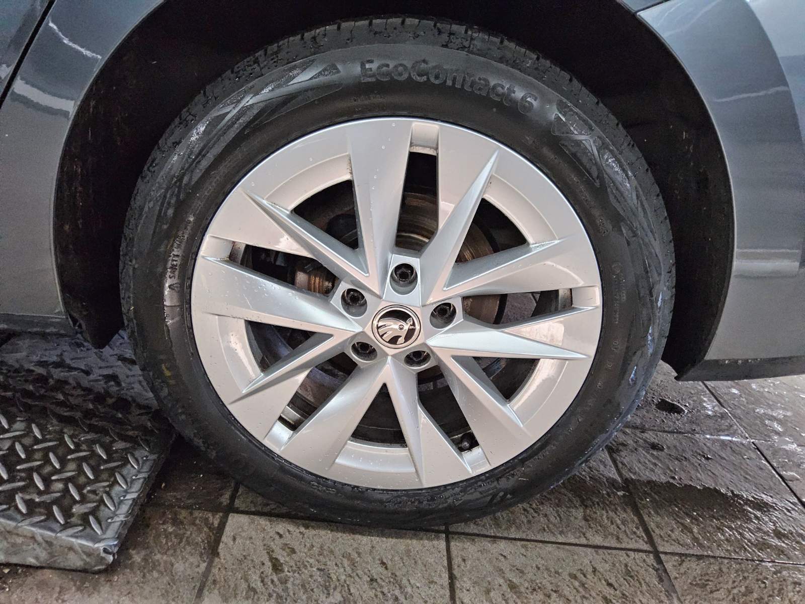 Skoda Octavia Kombi 2.0 TDI Style Navi LED Virtual RFK 11