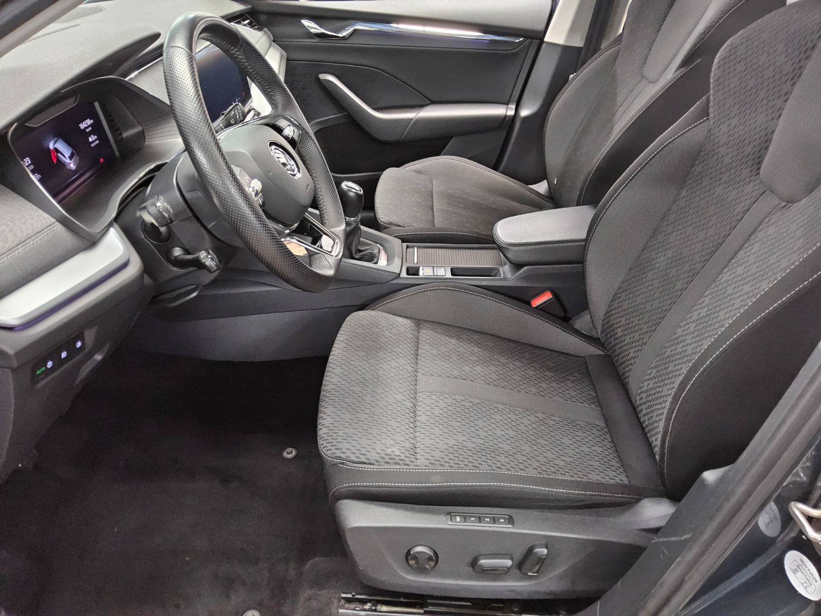 Skoda Octavia Kombi 2.0 TDI Style Navi LED Virtual RFK 9