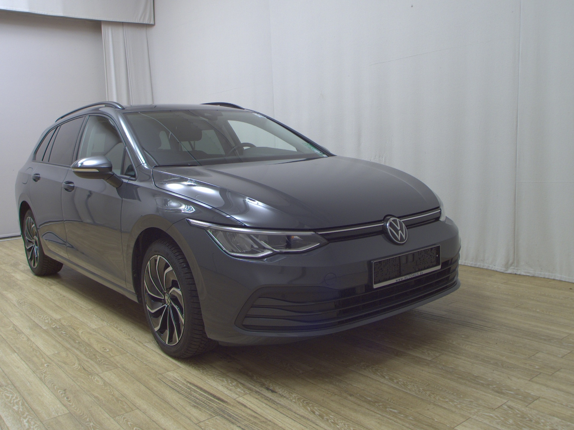Volkswagen Golf-8 Var. 2.0 TDI Life Navi LED AID RfK ACC 3
