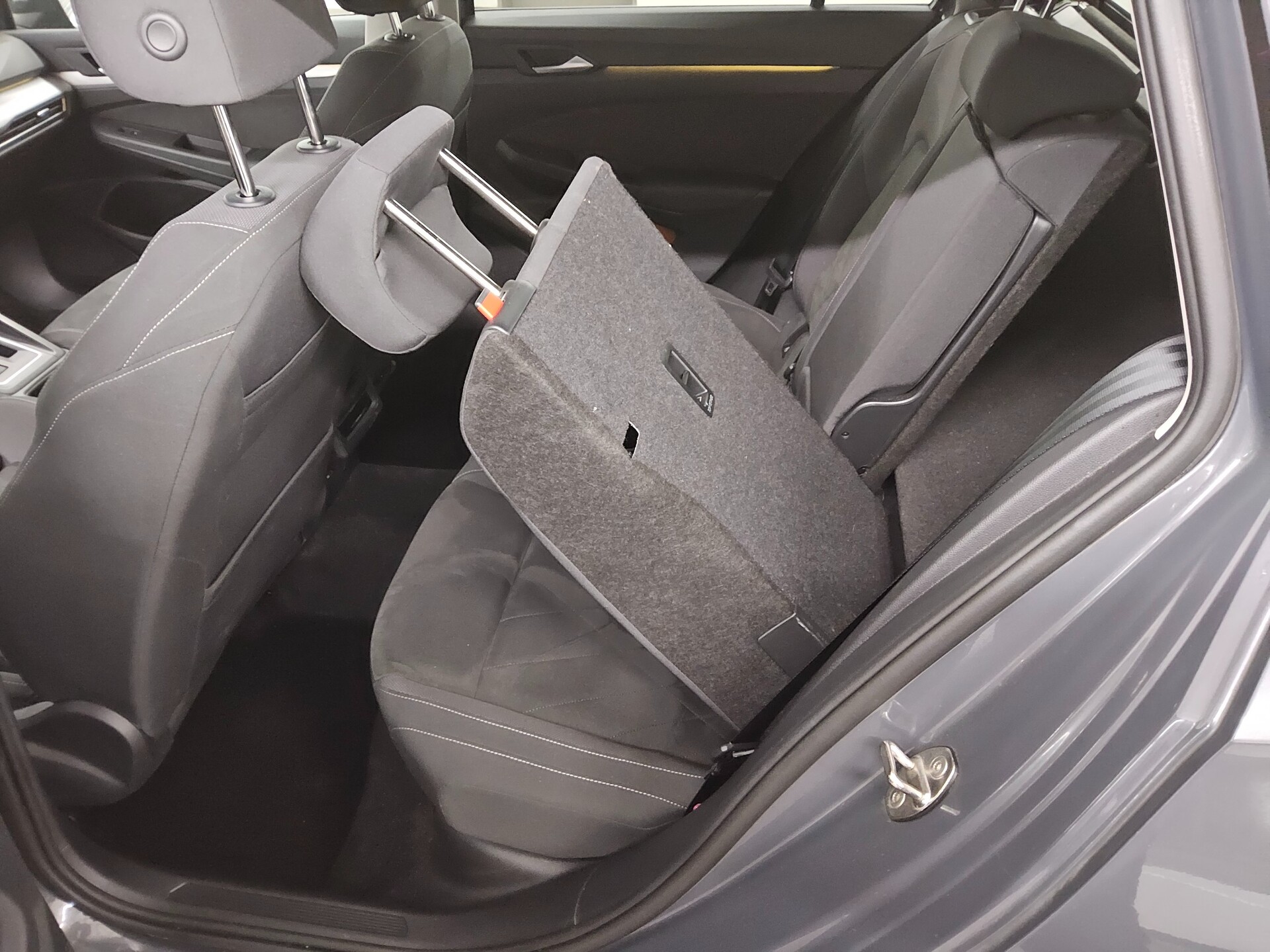 Volkswagen Golf-8 Var. 2.0 TDI Life Navi LED AID RfK ACC 13