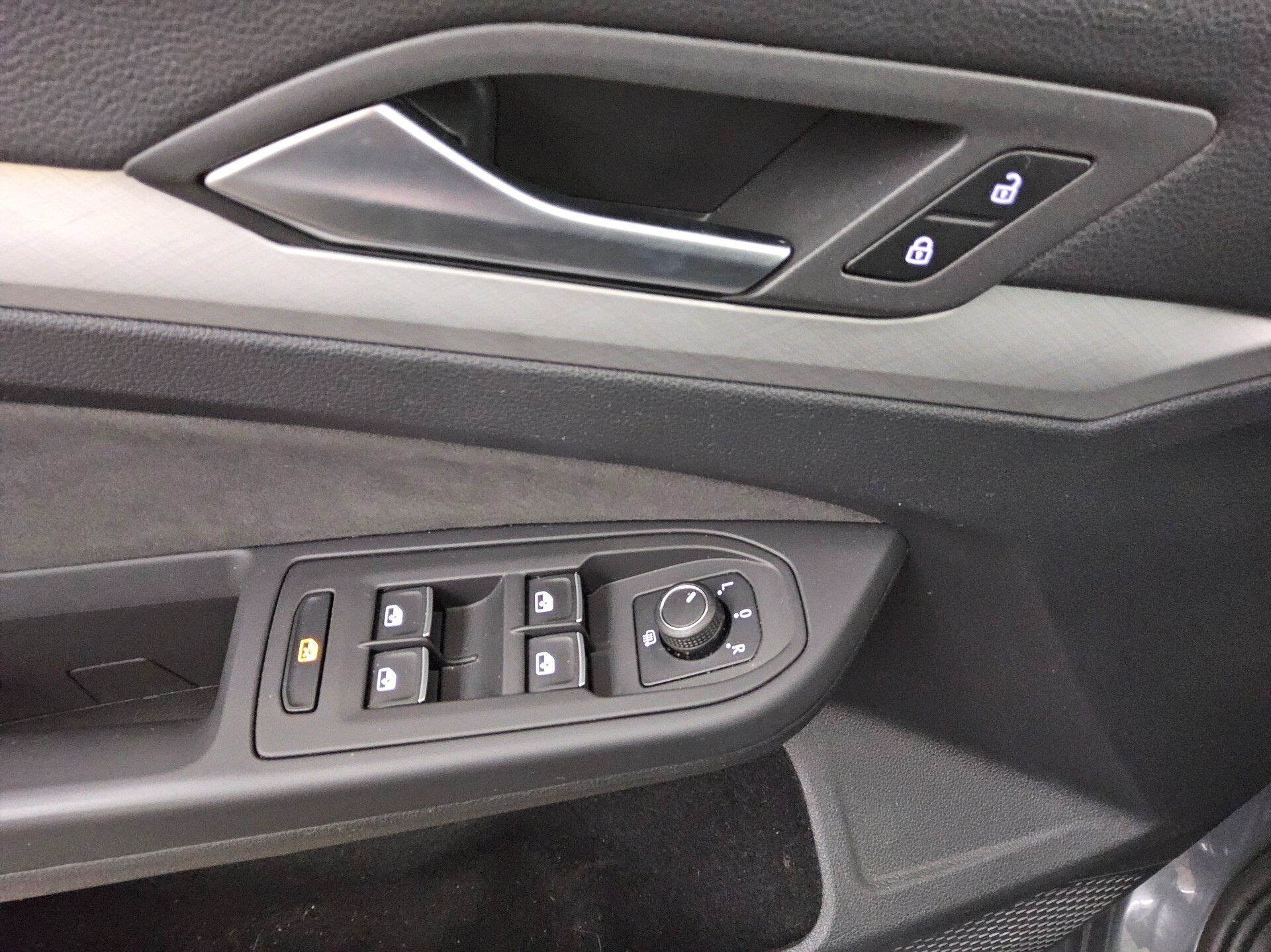 Volkswagen Golf-8 Var. 2.0 TDI Life Navi LED AID RfK ACC 10