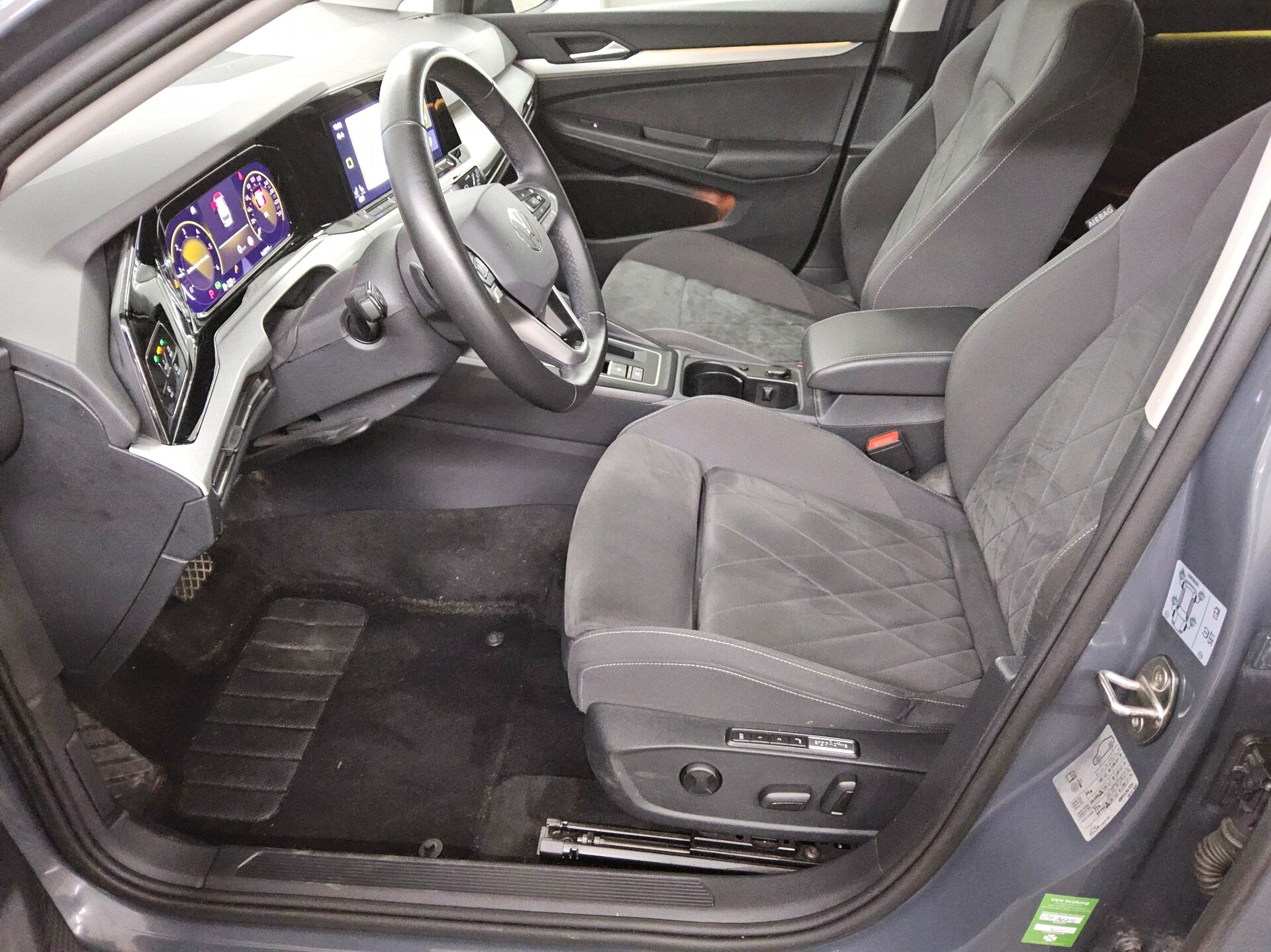 Volkswagen Golf-8 Var. 2.0 TDI Life Navi LED AID RfK ACC 9