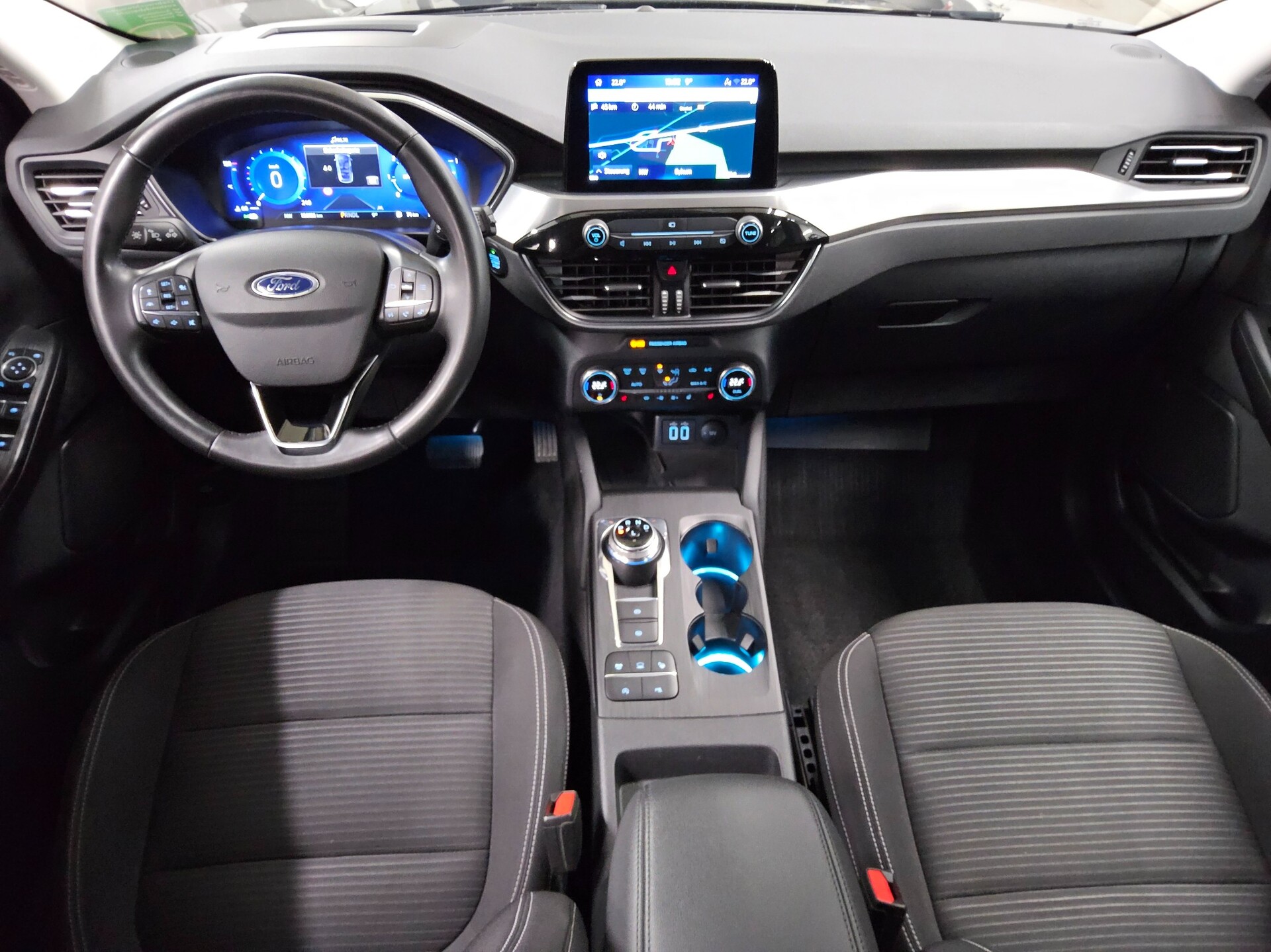 Ford Kuga 1.5 EB Titanium Navi DC LED RFK AHK 4xSHZ 5
