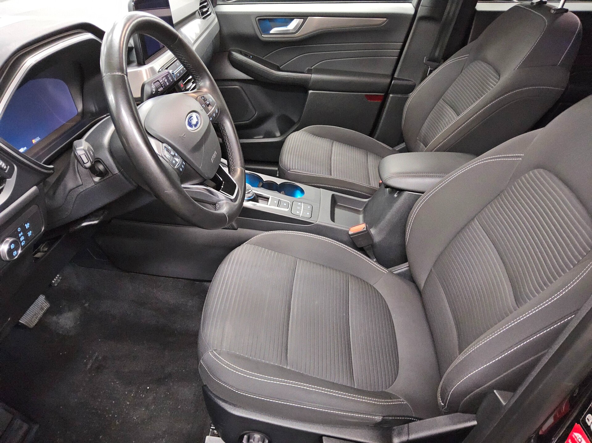 Ford Kuga 1.5 EB Titanium Navi DC LED RFK AHK 4xSHZ 9