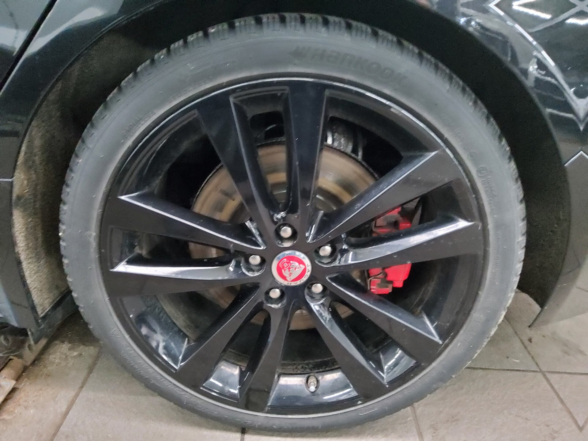 Jaguar XE P250 AWD R-Dynamic Leder Navi LED 360° ACC 10