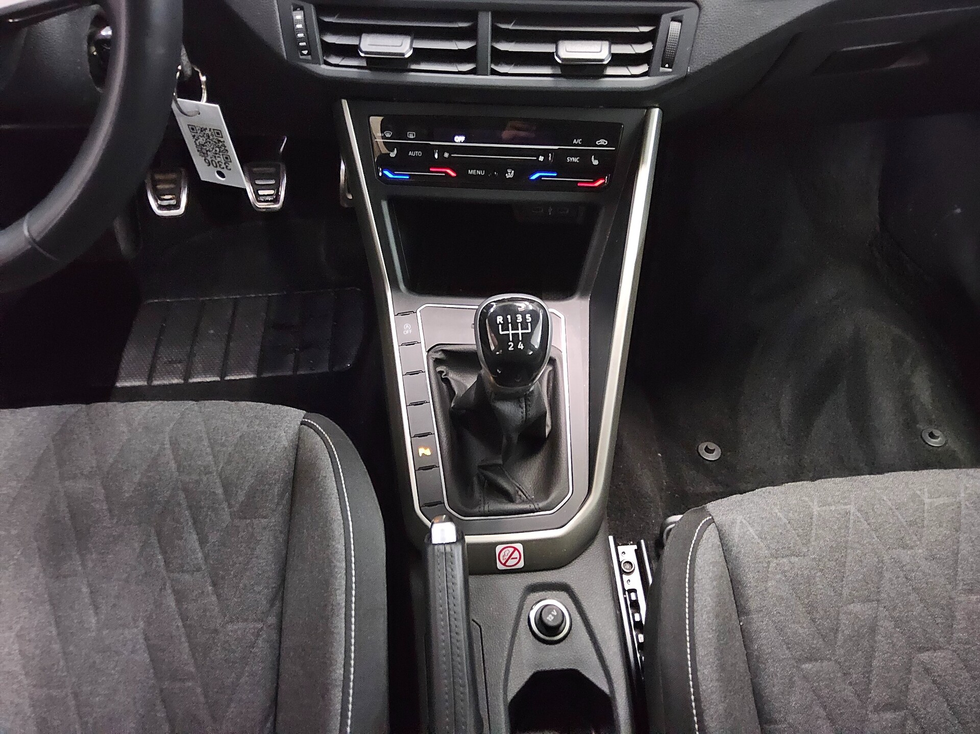 Volkswagen Taigo 1.0 TSI Move Navi DC LED PDC DAB 6