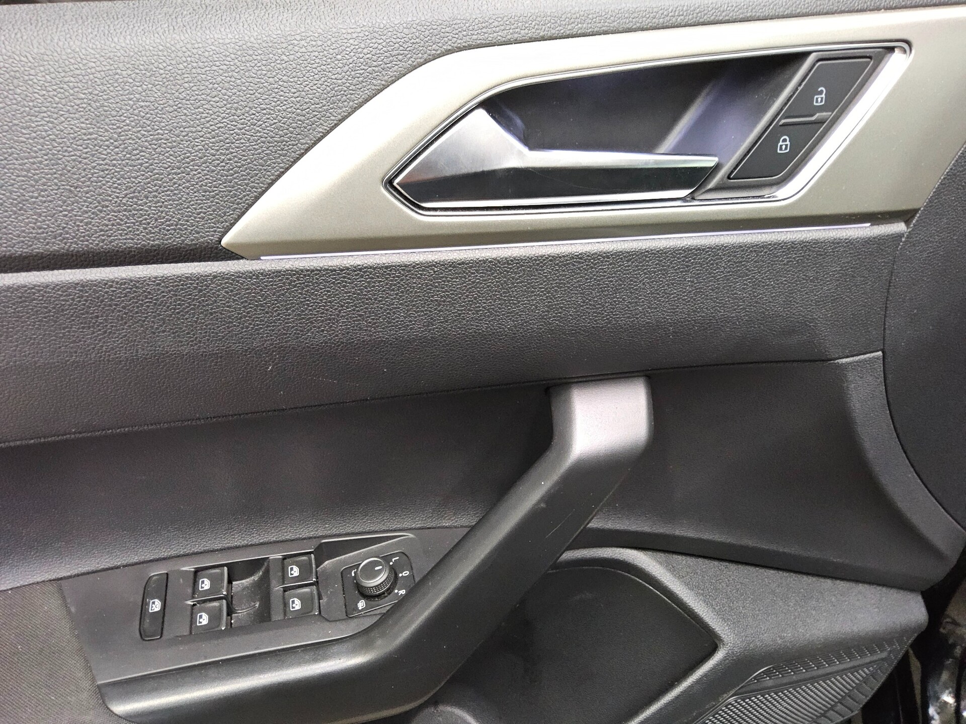 Volkswagen Taigo 1.0 TSI Move Navi DC LED PDC DAB 10