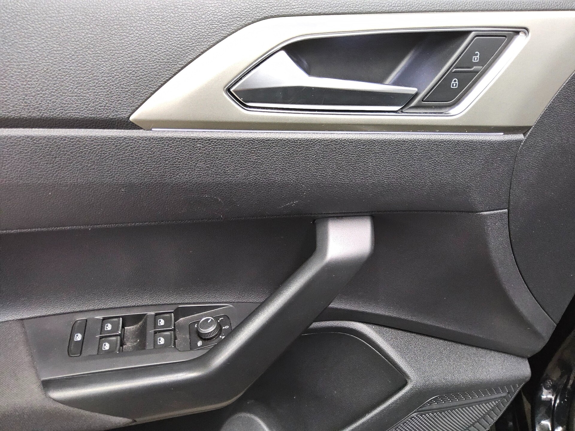 Volkswagen Taigo 1.0 TSI Move Navi LED DC SHZ DAB PDC 10