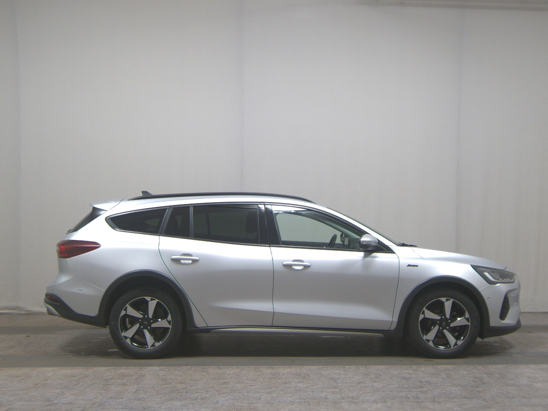 Ford Focus Turnier 1.5 EB Active Navi LED PDC SHZ RfK