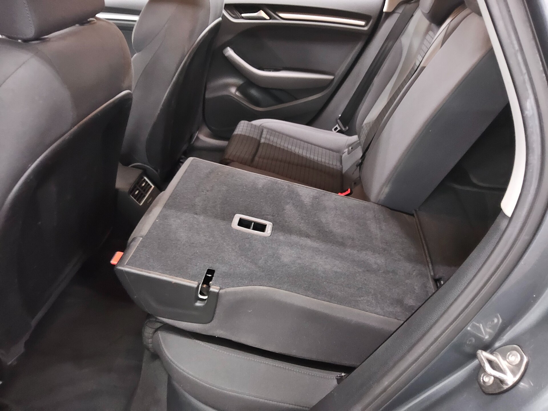 Audi A3 Sportback 1.4 TFSI Ambition Navi PDC AHK 12