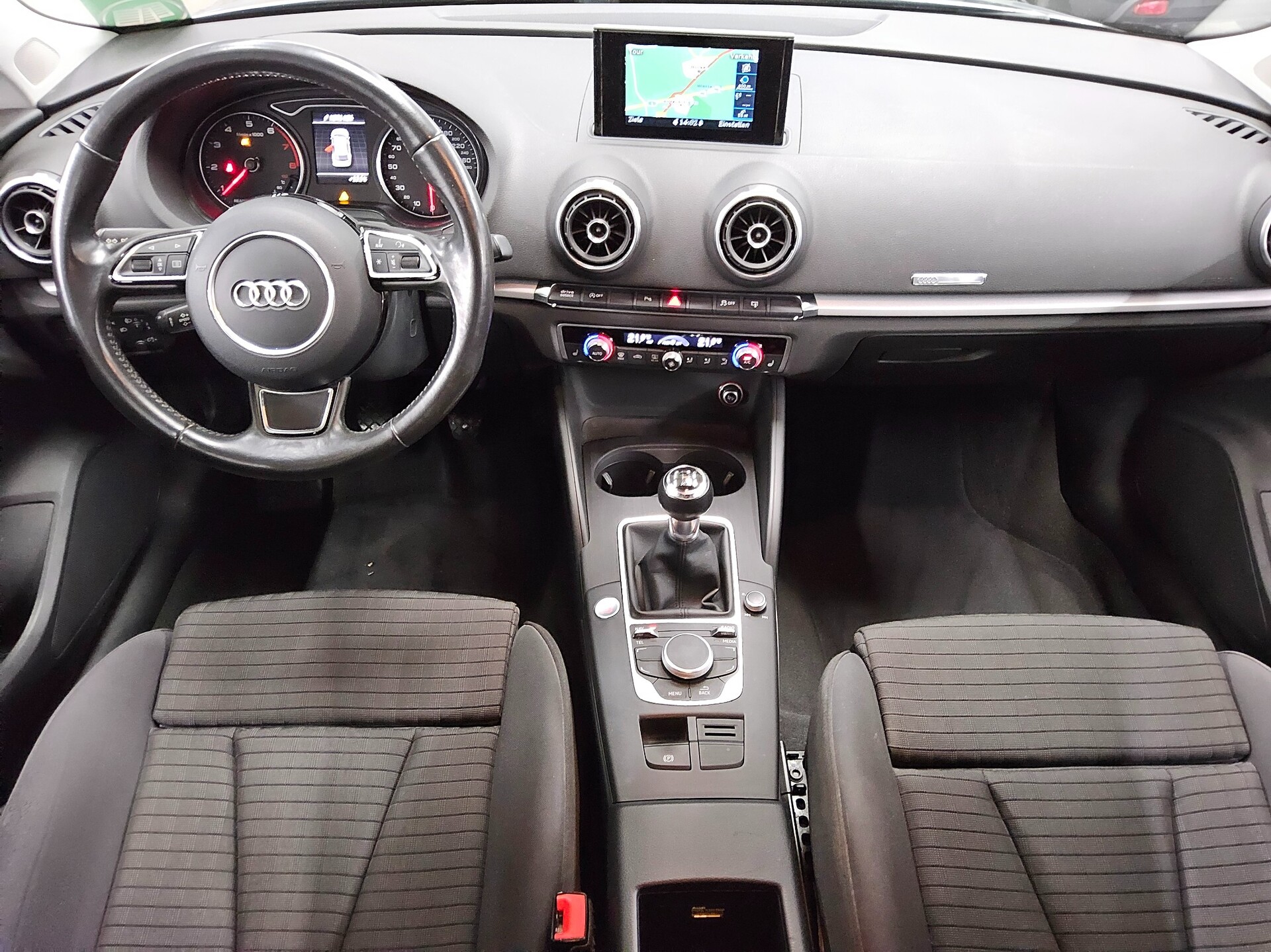 Audi A3 Sportback 1.4 TFSI Ambition Navi PDC AHK 5