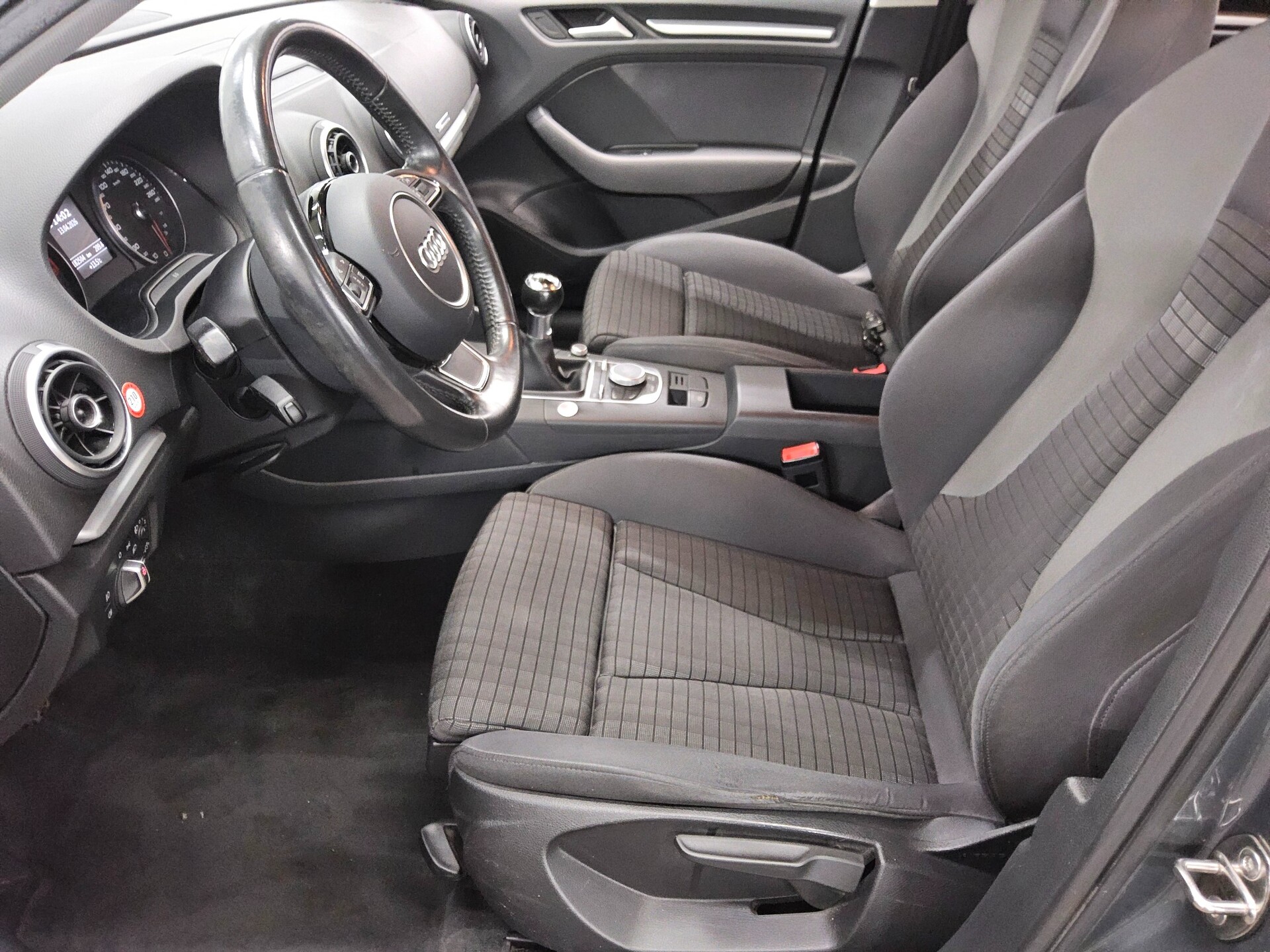 Audi A3 Sportback 1.4 TFSI Ambition Navi PDC AHK 8