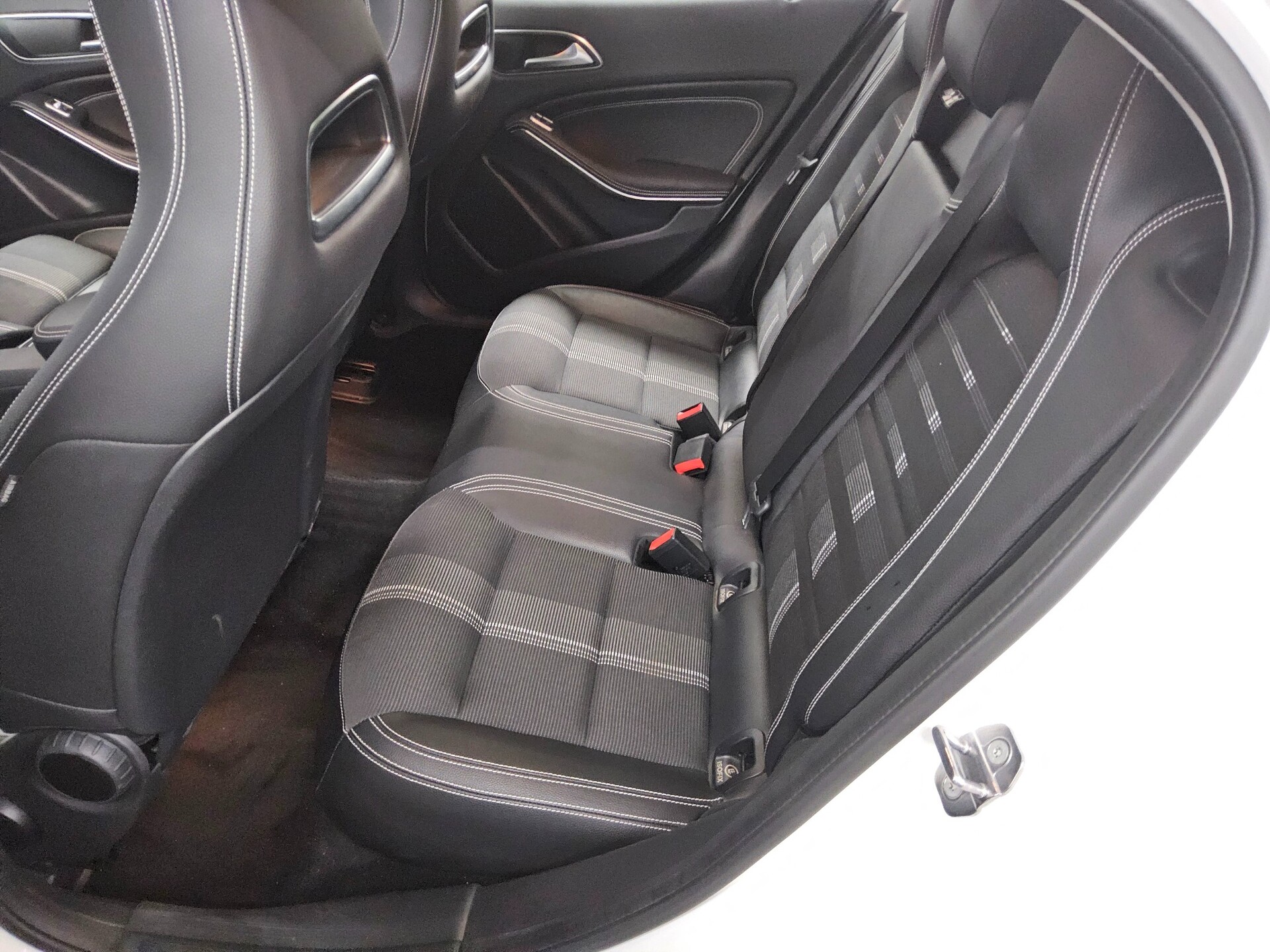 Mercedes-Benz GLA 180 Urban T-Leder Navi LED Pano RfK Tempomat 13