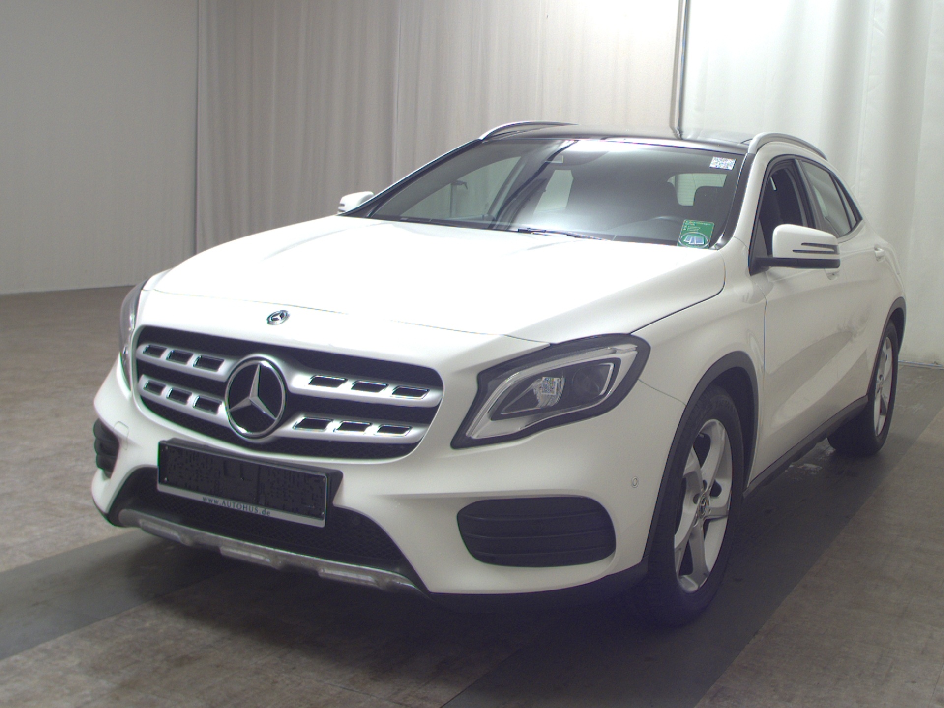 Mercedes-Benz GLA 180 Urban T-Leder Navi LED Pano RfK Tempomat 2