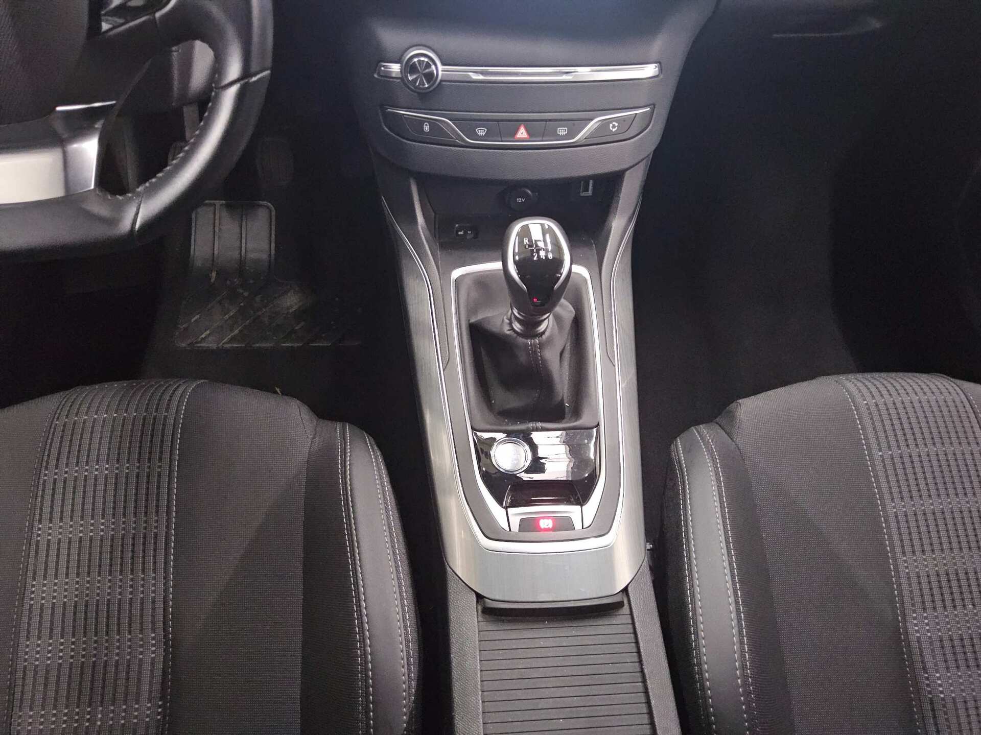 Peugeot 308 BlueHDi 130 Allure Navi LED AHK RfK ACC PDC 6