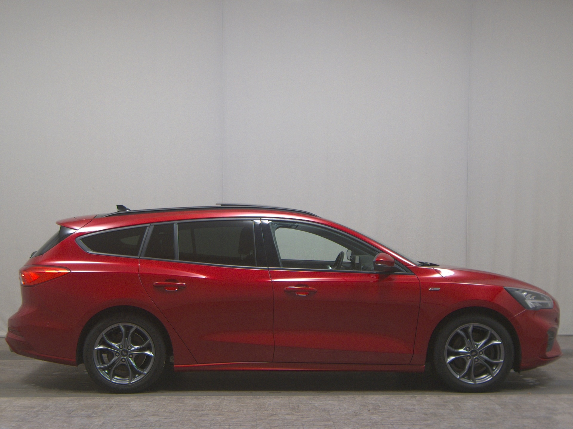 Ford Focus Turnier 1.5 EB ST-Line Navi LED B&O Pano