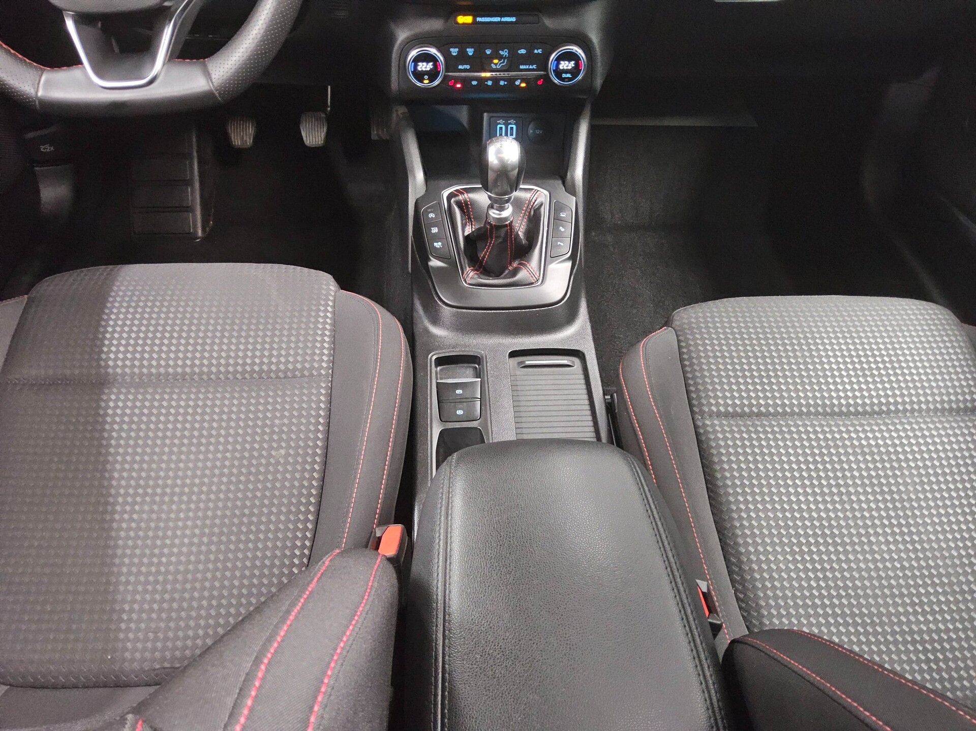 Ford Focus Turnier 1.5 EB ST-Line Navi LED B&O Pano 6