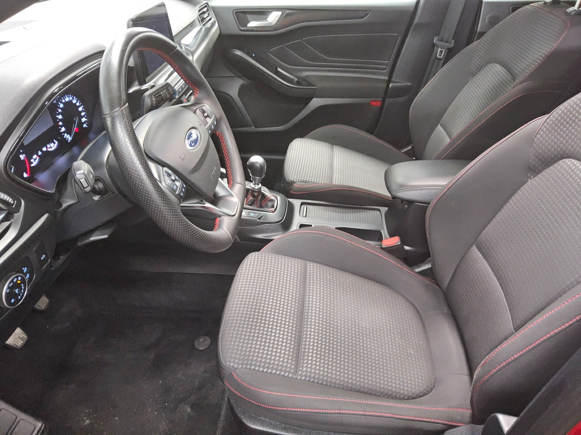 Ford Focus Turnier 1.5 EB ST-Line Navi LED B&O Pano 8