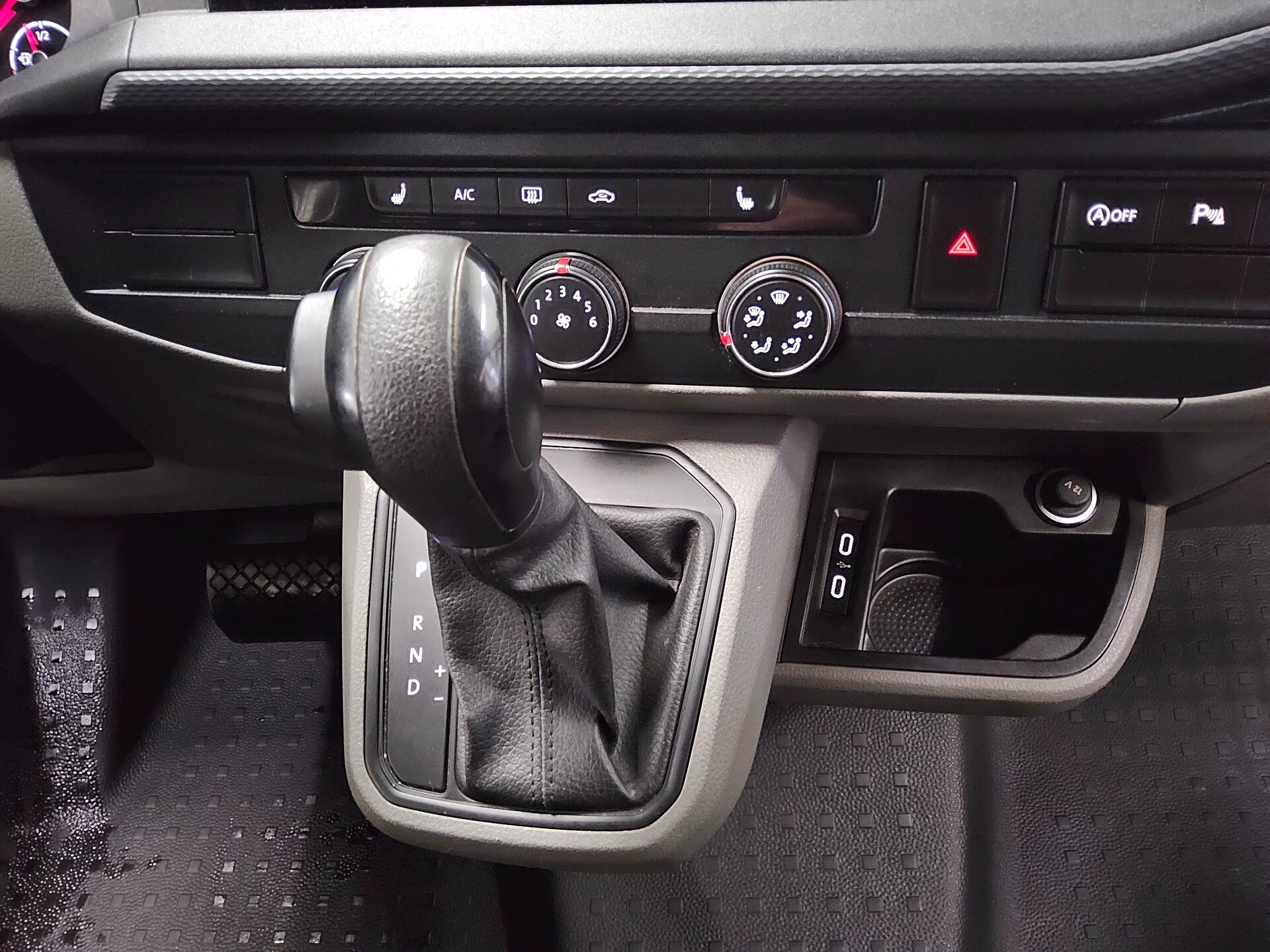 Volkswagen T6.1 Transporter 2.0 TDI 3-Sitze Navi AHK PDC 6