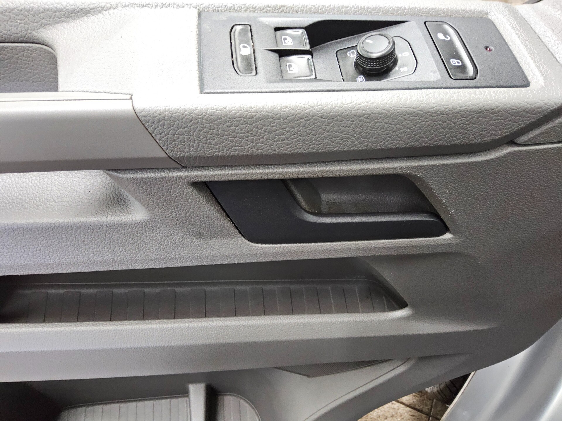 Volkswagen T6.1 Transporter 2.0 TDI 3-Sitze Navi AHK PDC 9