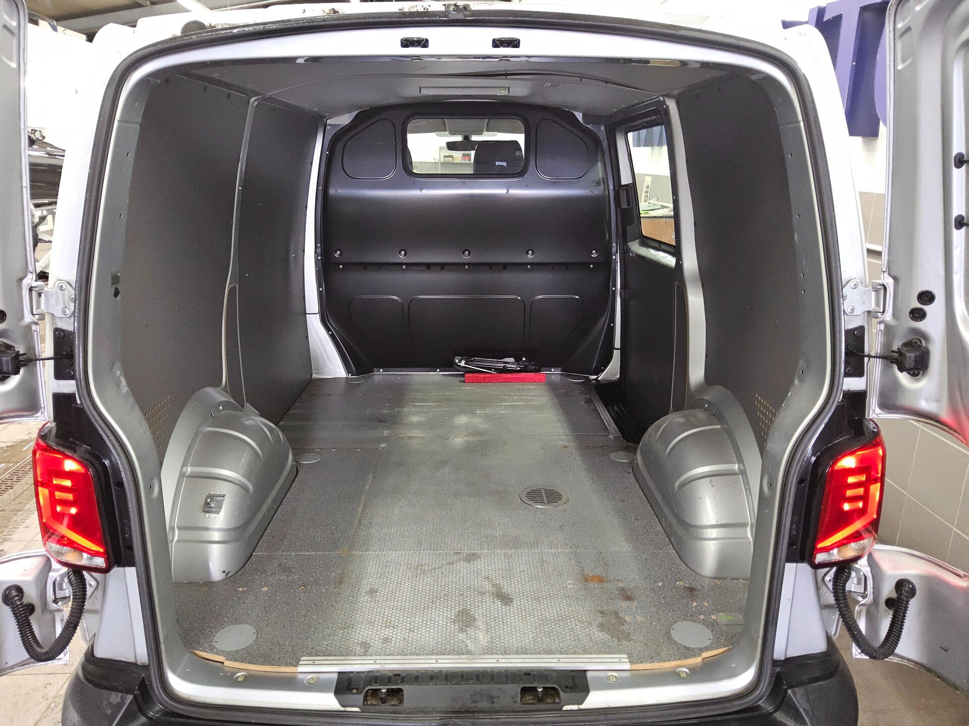 Volkswagen T6.1 Transporter 2.0 TDI 3-Sitze Navi AHK PDC 11