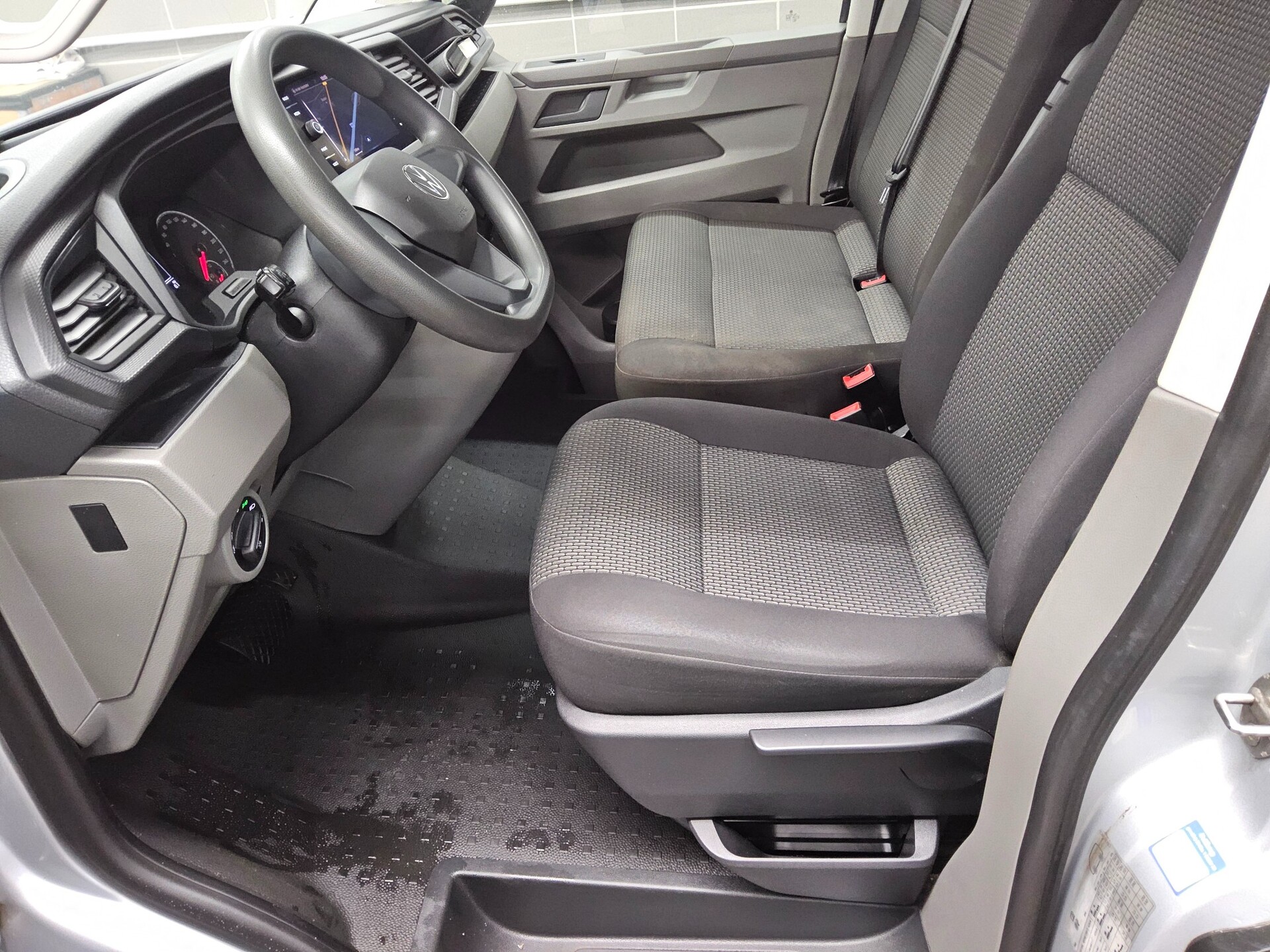 Volkswagen T6.1 Transporter 2.0 TDI 3-Sitze Navi AHK PDC 8