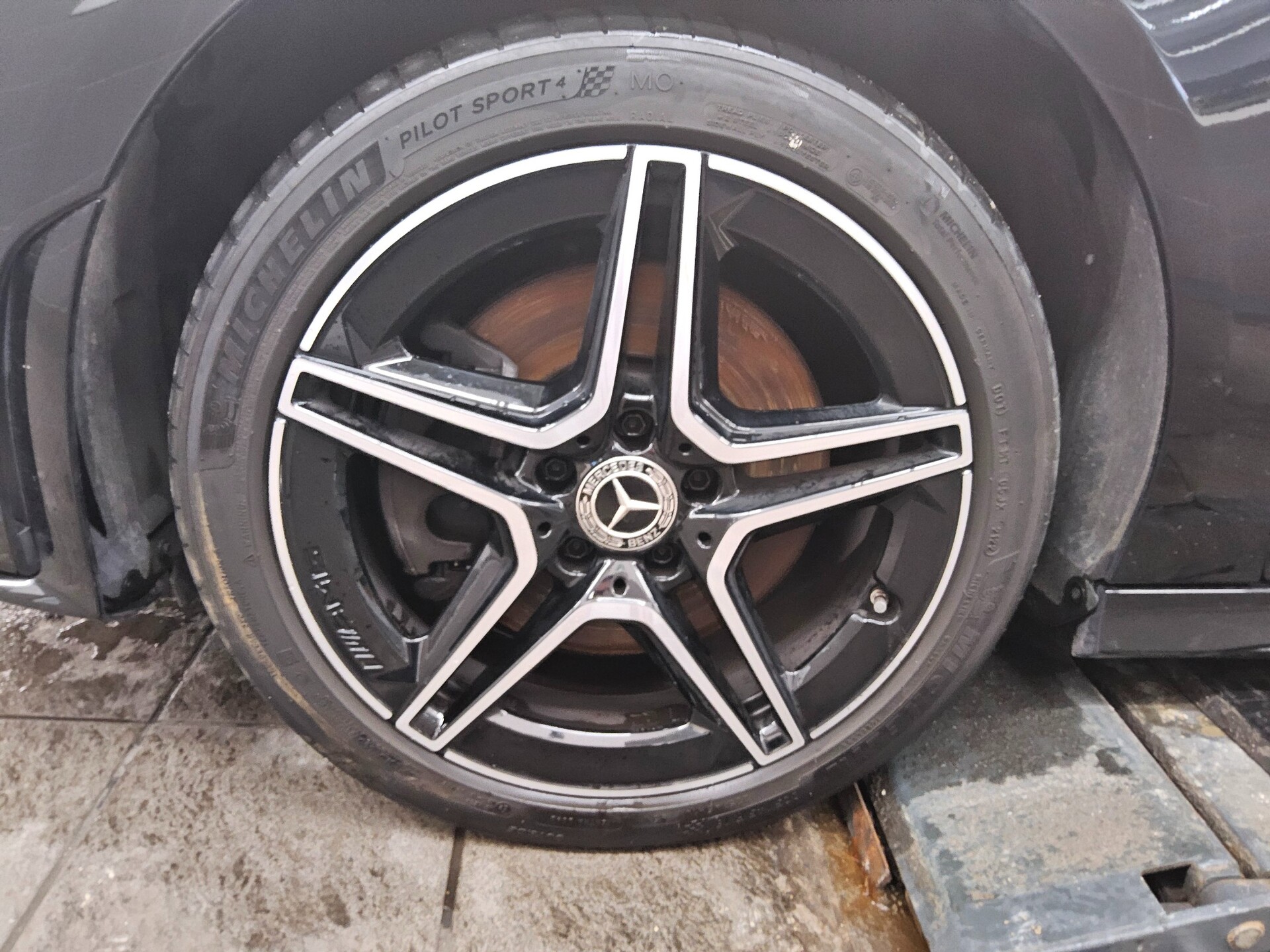 Mercedes-Benz CLA 250 Shooting Brake e AMG-Line Navi LED Pano 11