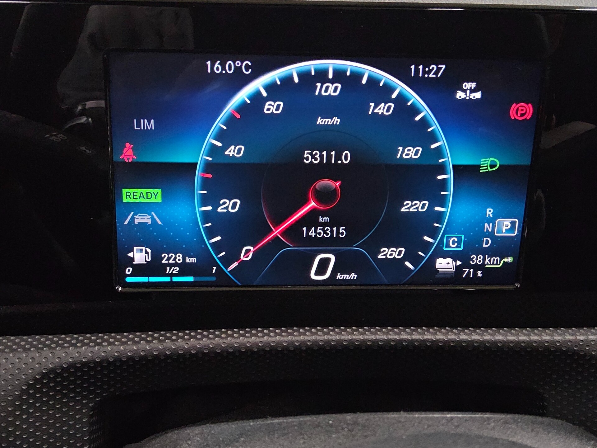 Mercedes-Benz CLA 250 Shooting Brake e AMG-Line Navi LED Pano 8