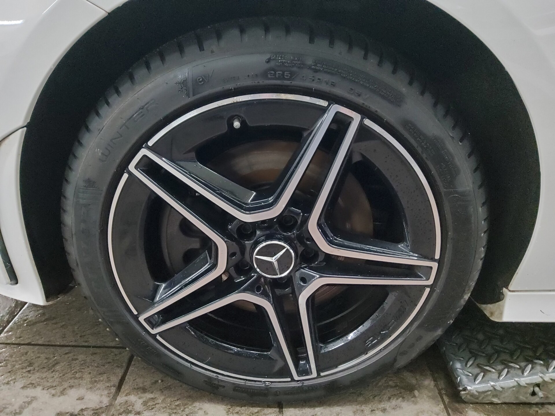 Mercedes-Benz CLA 250 Shooting Brake e AMG-Line Navi LED Night 11