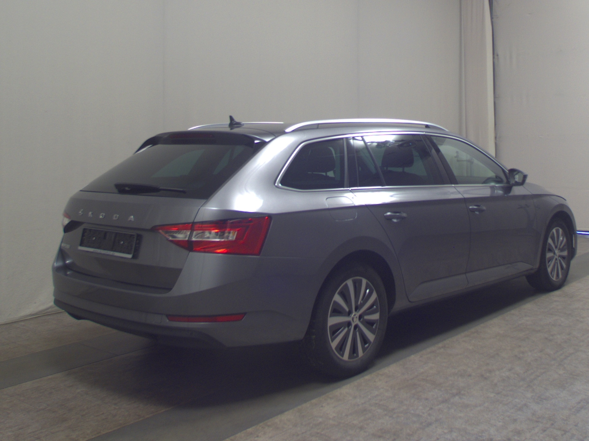 Skoda Superb Kombi 2.0 TDI Ambition Navi LED vc ACC 4