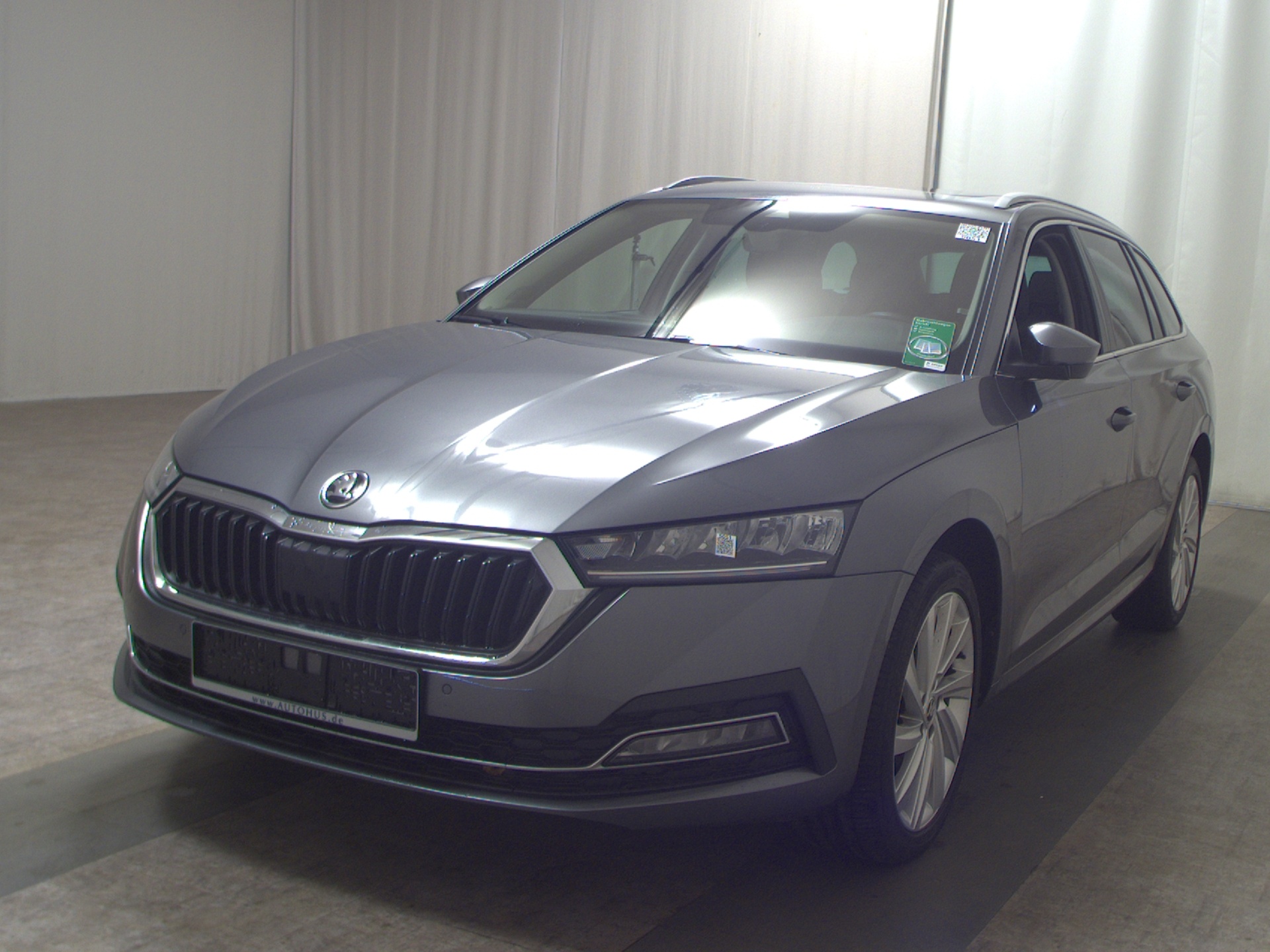 Skoda Octavia Kombi 2.0 TDI Style Leder Navi AHK Pano 2
