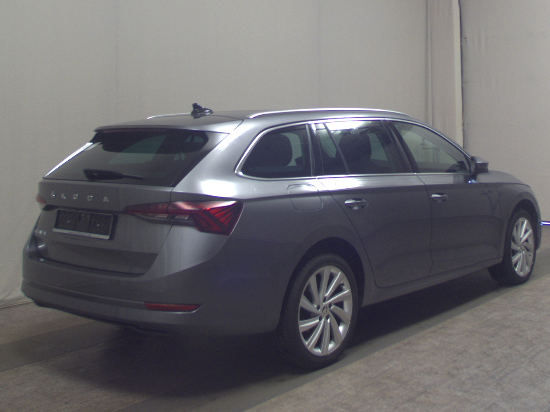 Skoda Octavia Kombi 2.0 TDI Style Leder Navi AHK Pano 4