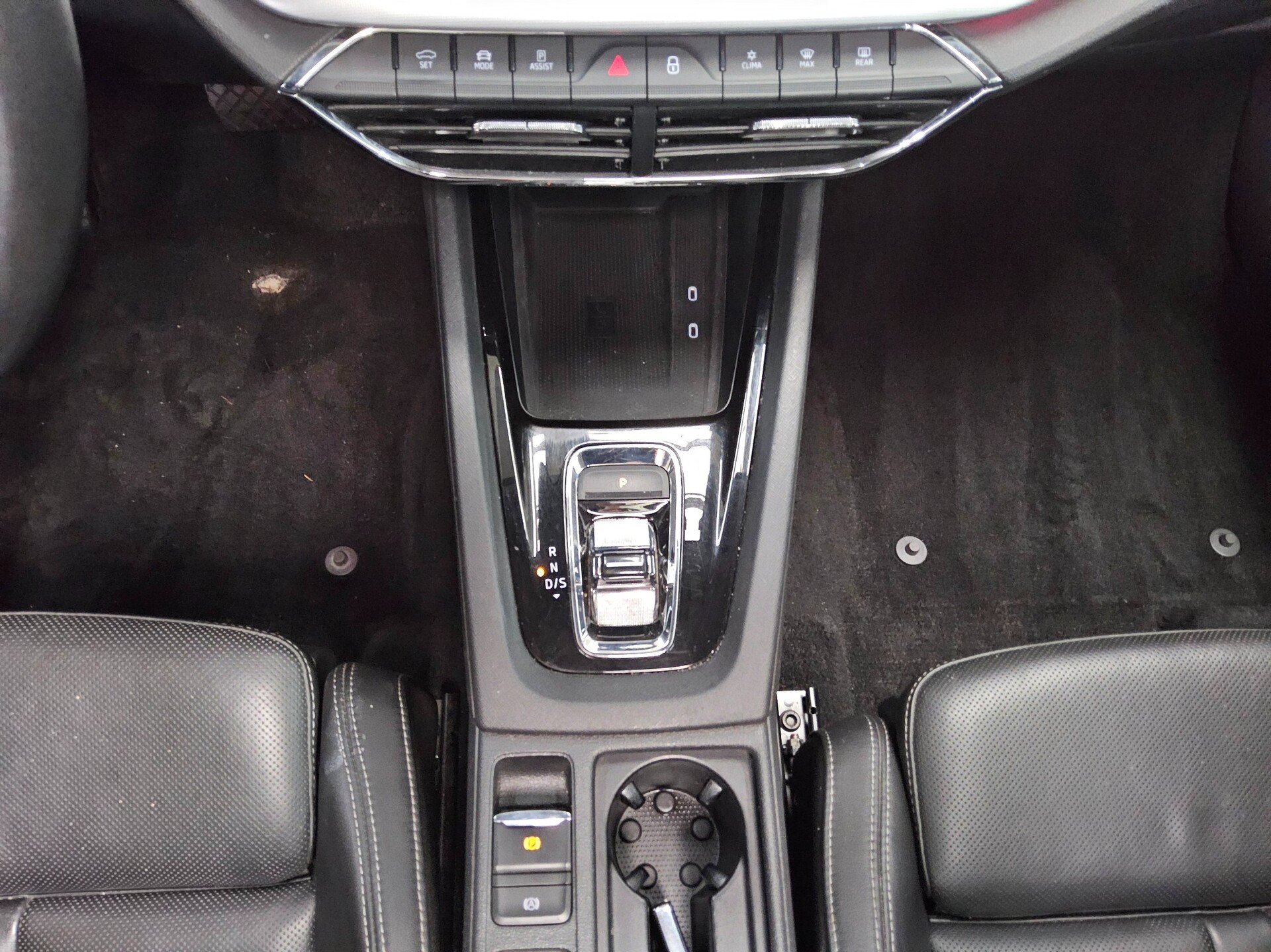 Skoda Octavia Kombi 2.0 TDI Style Leder Navi AHK Pano 6